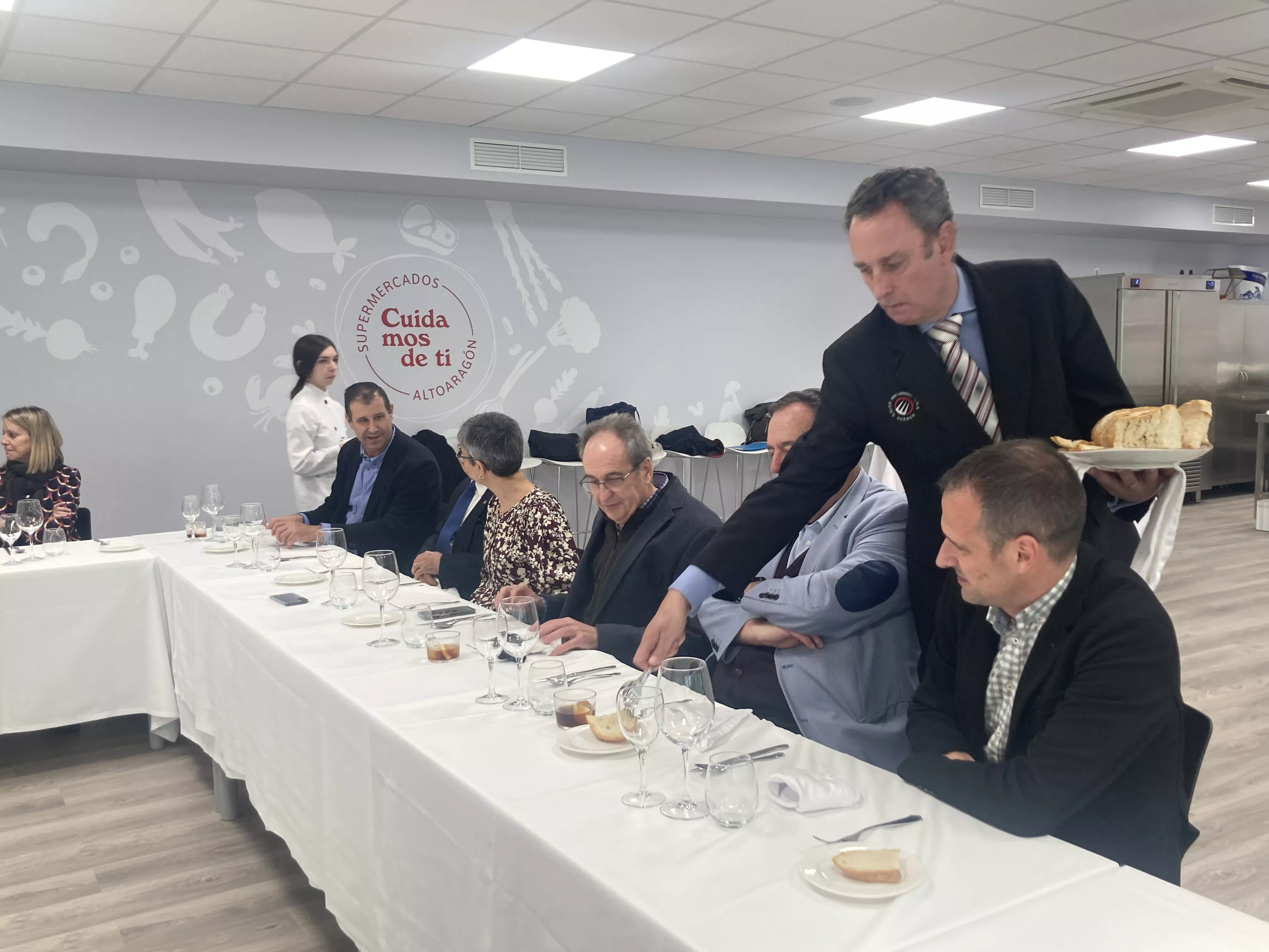 Recepción con comida en el Espacio Altoaragón dentro de los actos de la Academia Aragonesa de Gastronomía. Foto Vanessa Cano
