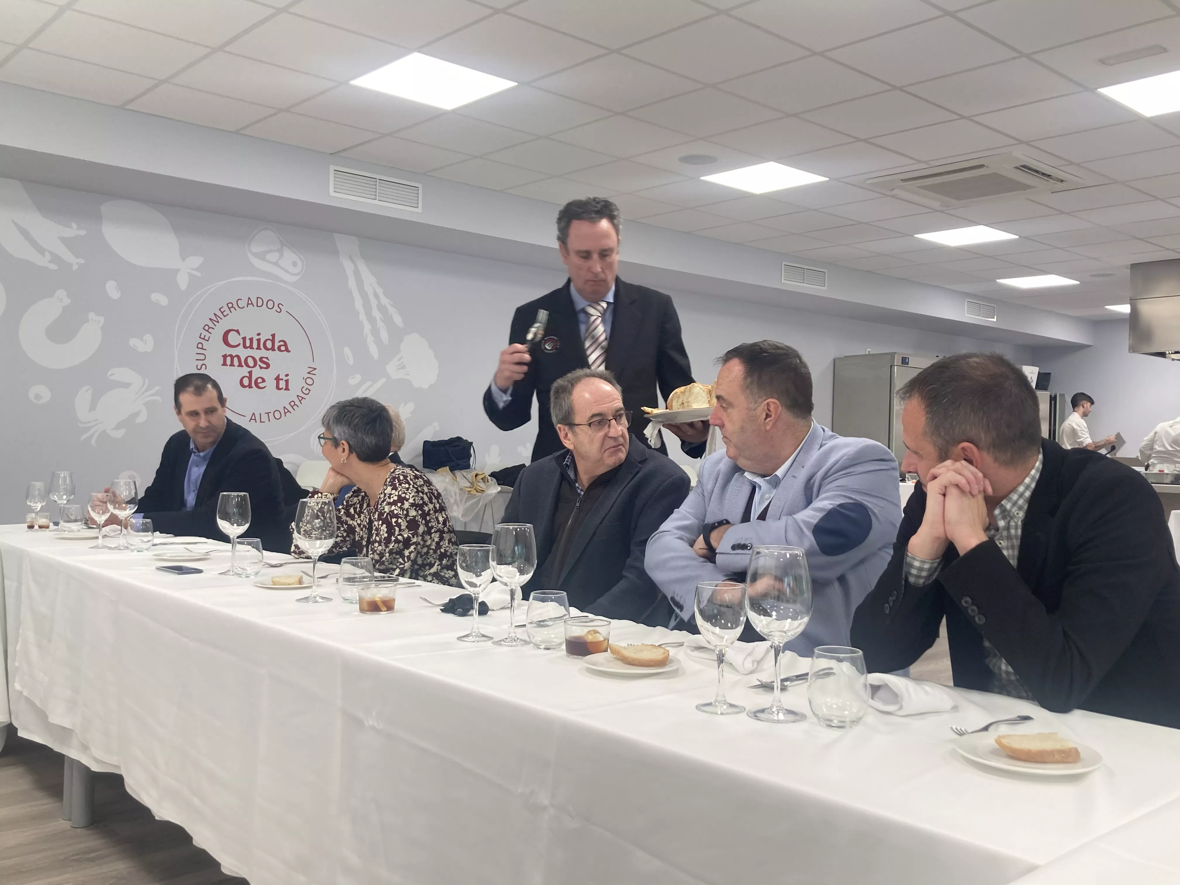 Recepción con comida en el Espacio Altoaragón dentro de los actos de la Academia Aragonesa de Gastronomía. Foto Vanessa Cano