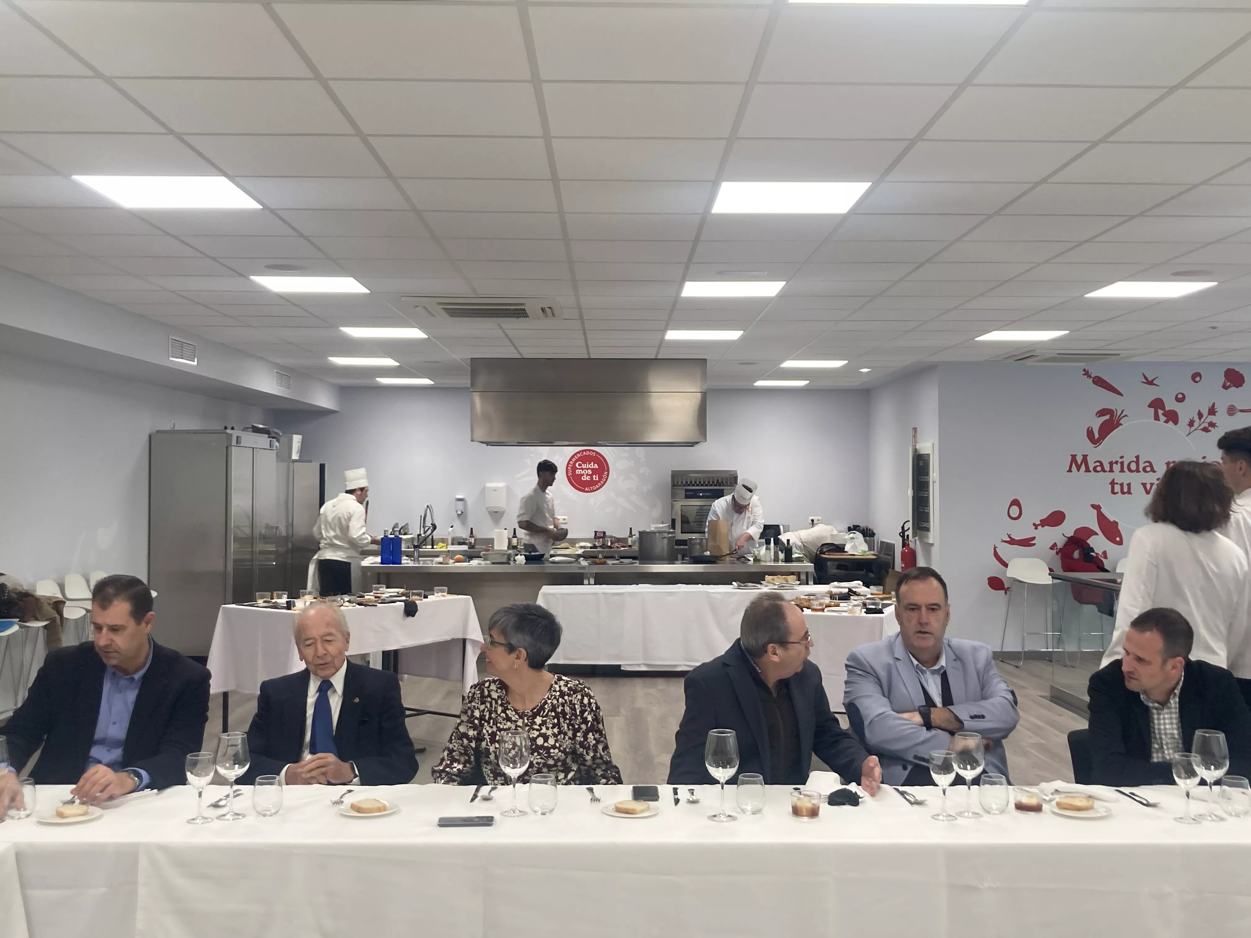 Recepción con comida en el Espacio Altoaragón dentro de los actos de la Academia Aragonesa de Gastronomía. Foto Vanessa Cano