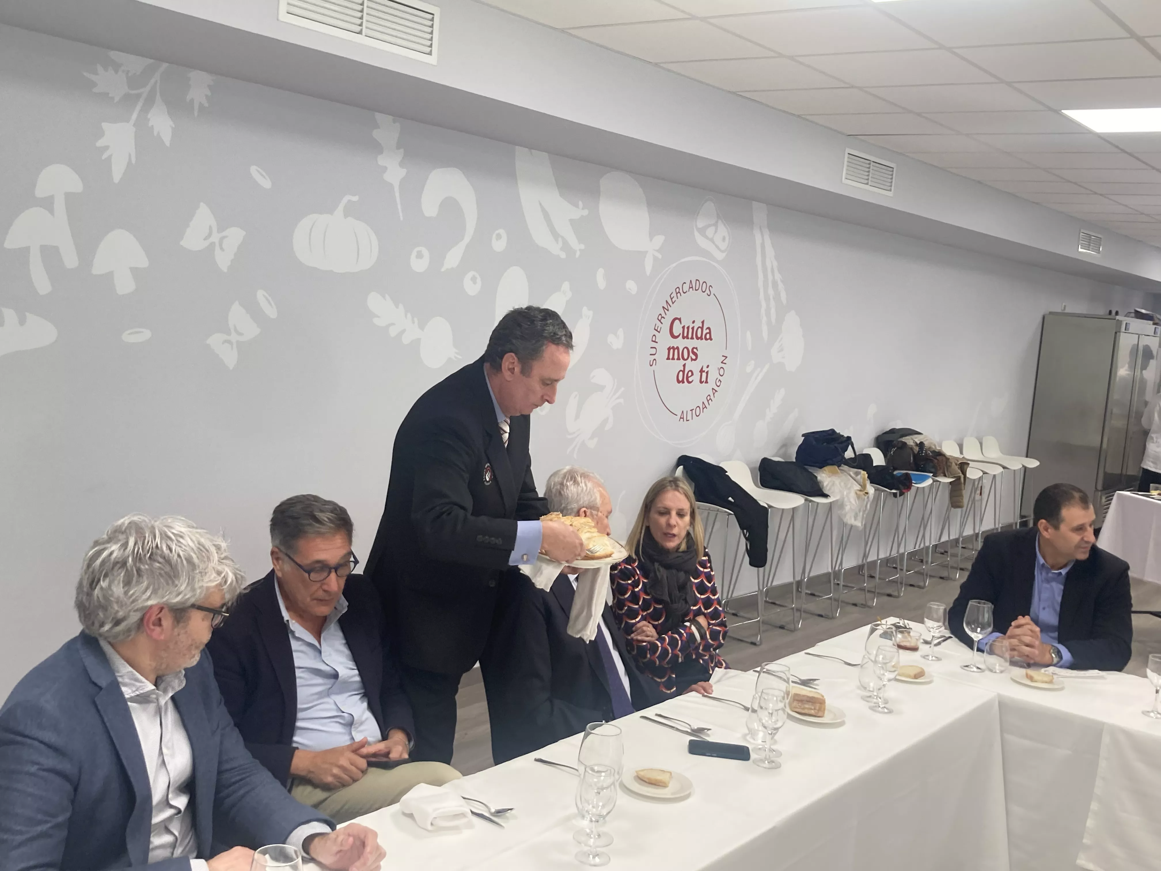 Recepción con comida en el Espacio Altoaragón dentro de los actos de la Academia Aragonesa de Gastronomía. Foto Vanessa Cano