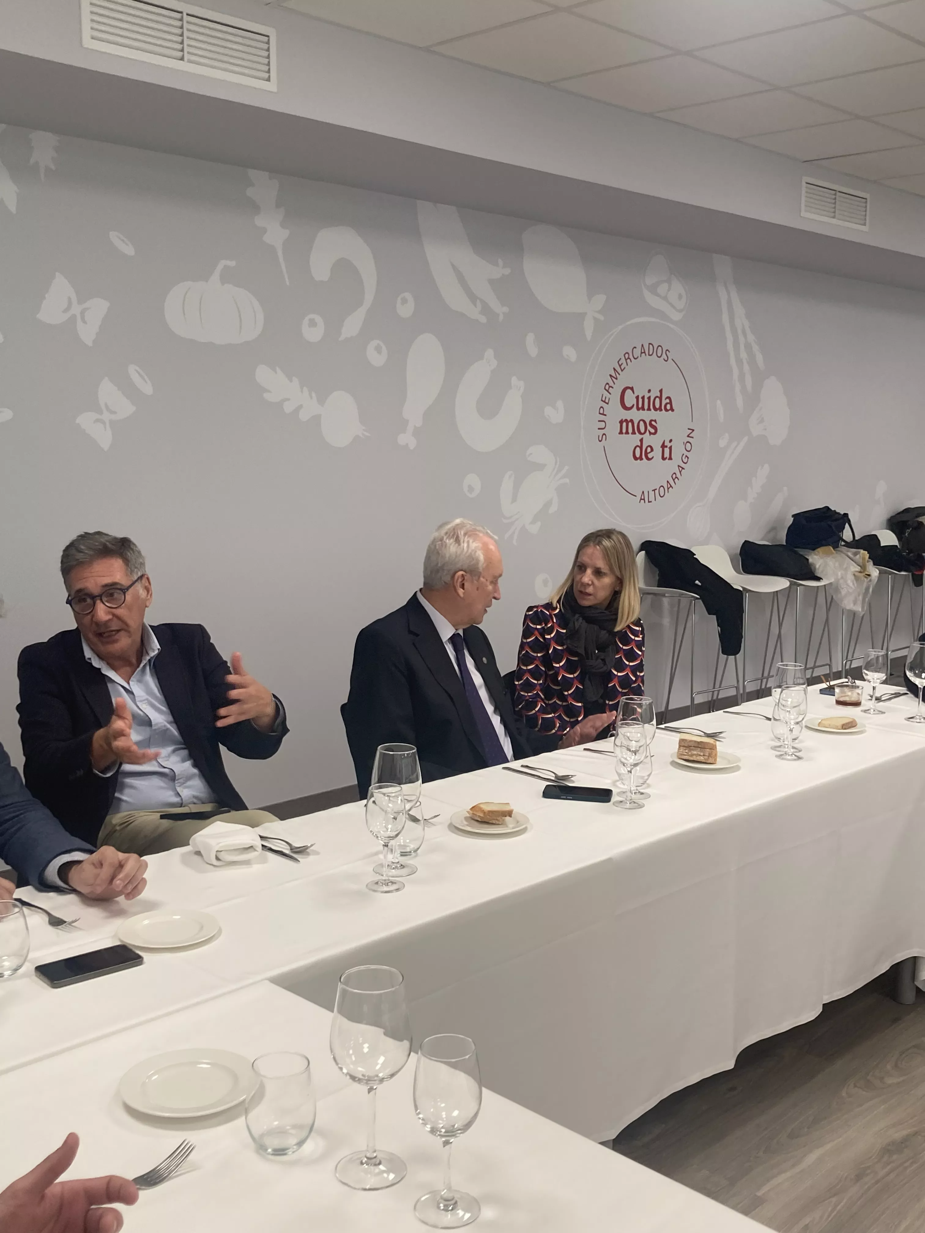 Recepción con comida en el Espacio Altoaragón dentro de los actos de la Academia Aragonesa de Gastronomía. Foto Vanessa Cano
