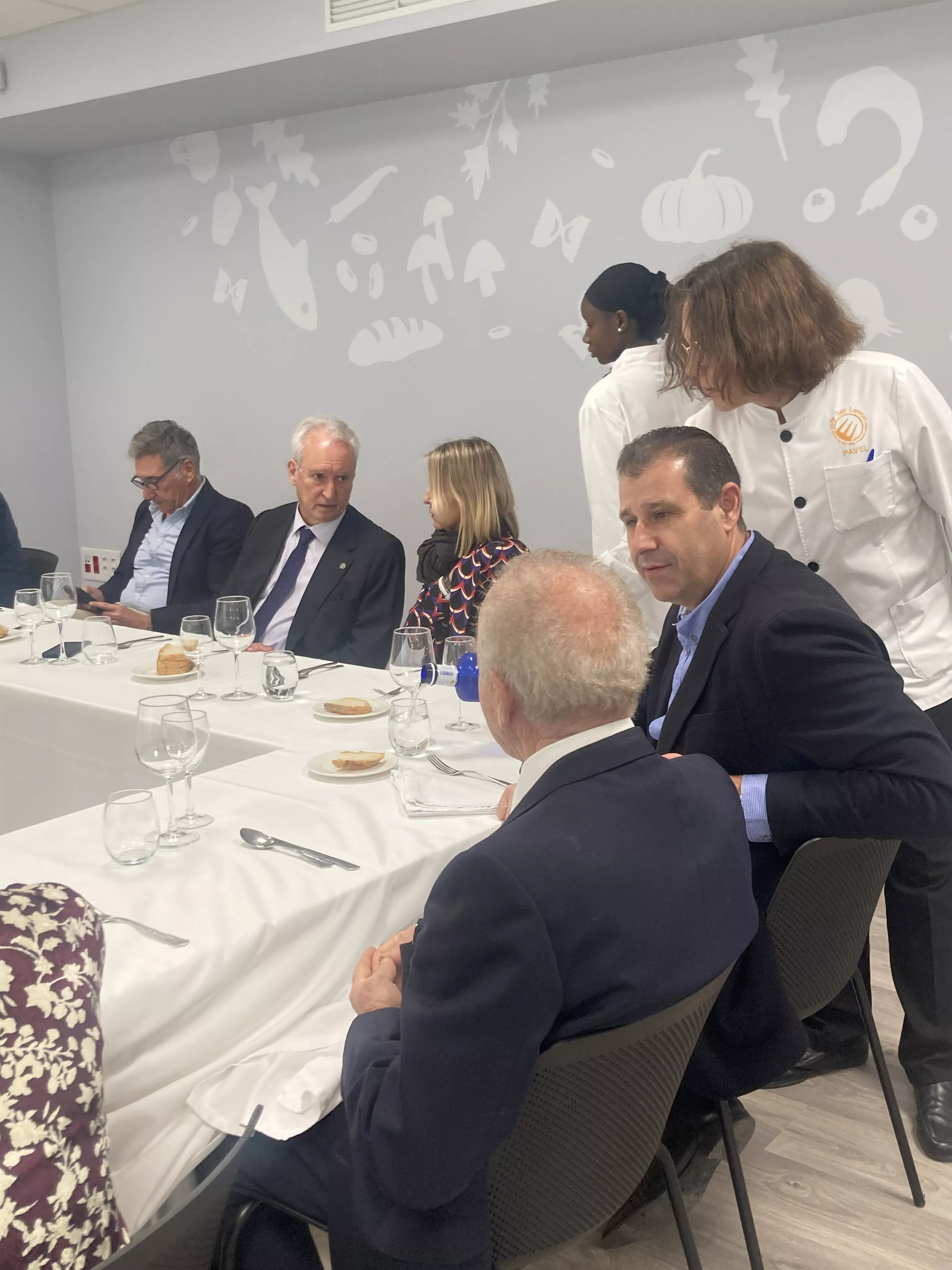 Recepción con comida en el Espacio Altoaragón dentro de los actos de la Academia Aragonesa de Gastronomía. Foto Vanessa Cano