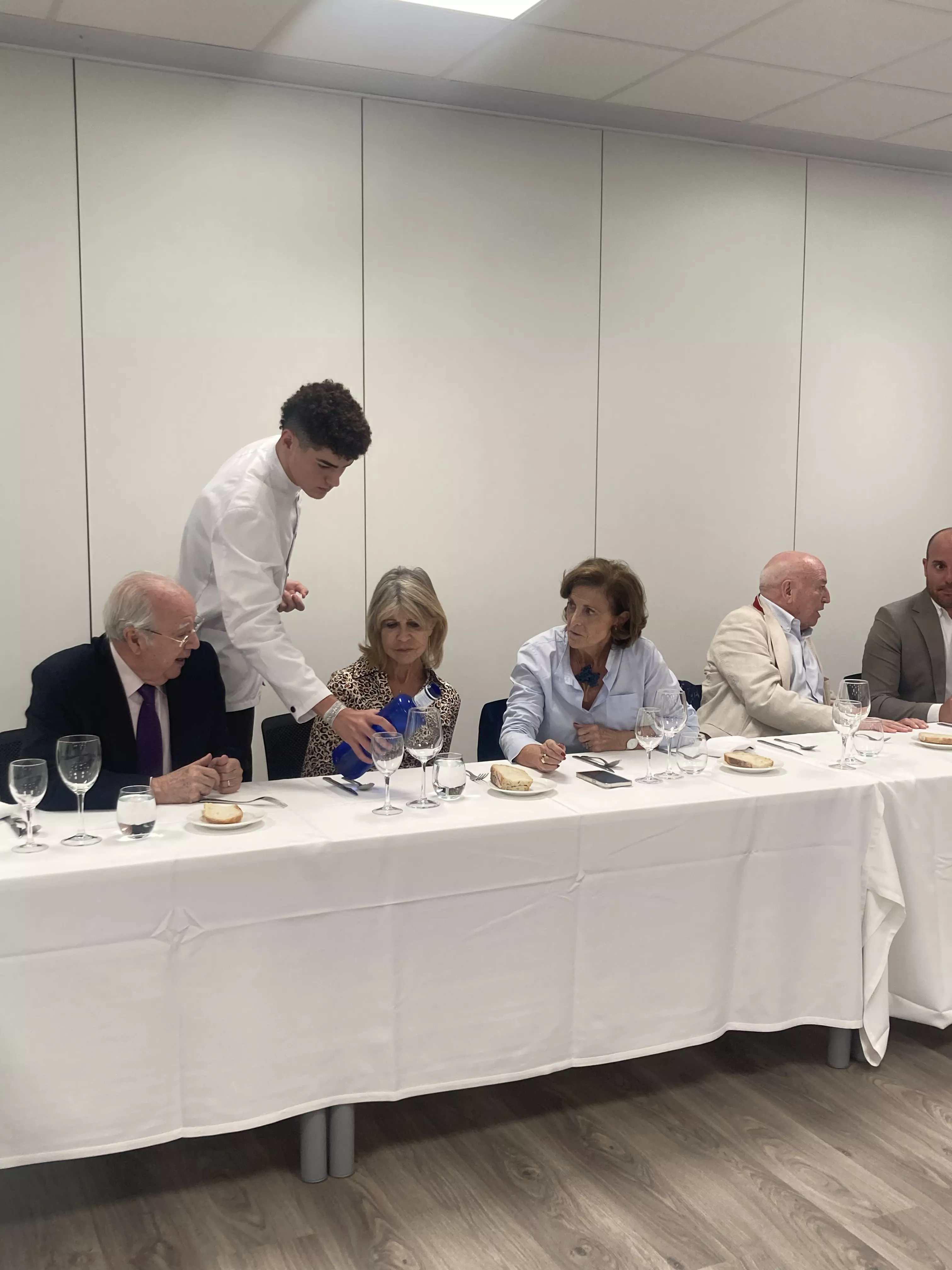 Recepción con comida en el Espacio Altoaragón dentro de los actos de la Academia Aragonesa de Gastronomía. Foto Vanessa Cano