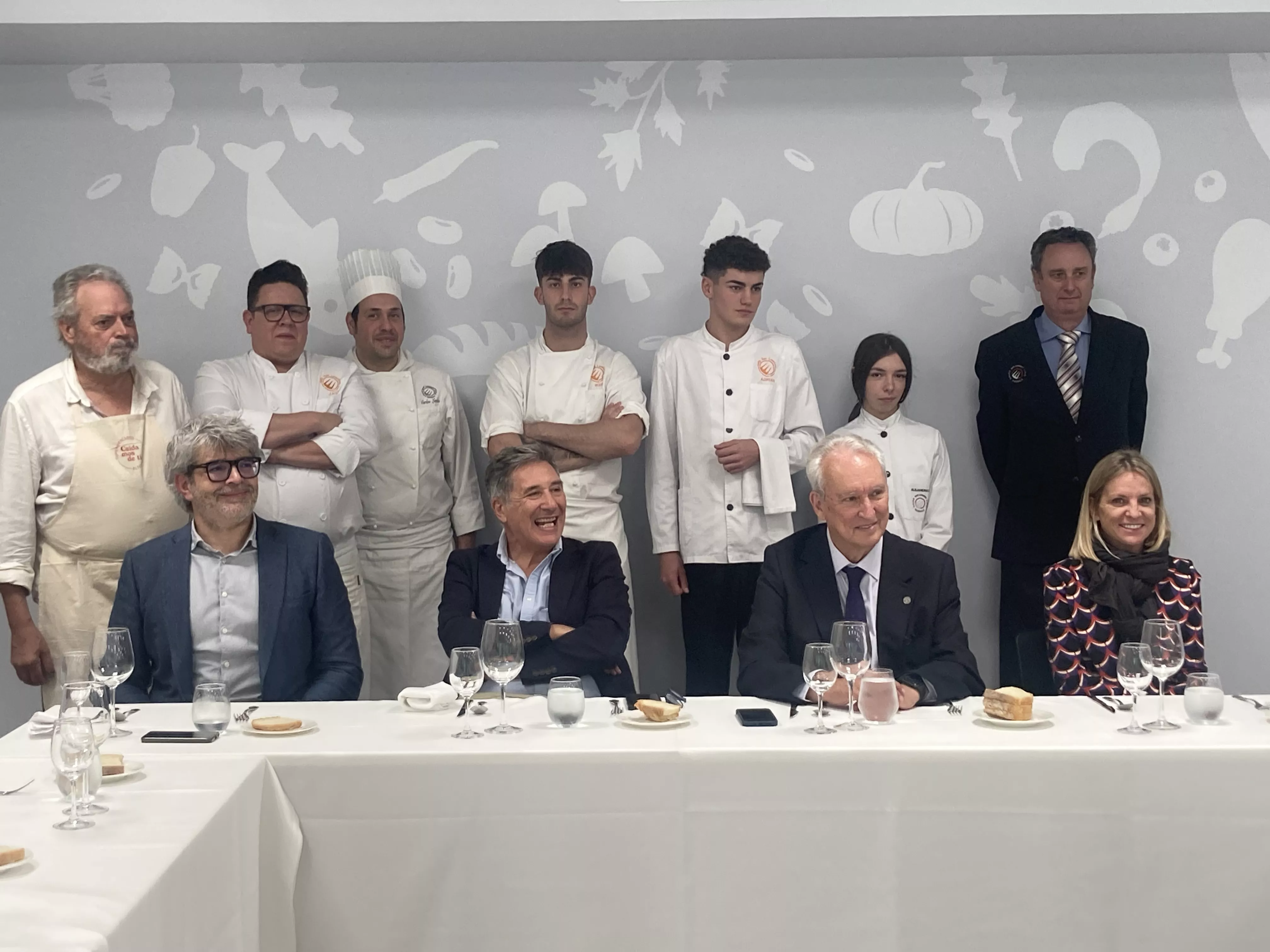 Recepción con comida en el Espacio Altoaragón dentro de los actos de la Academia Aragonesa de Gastronomía. Foto Vanessa Cano