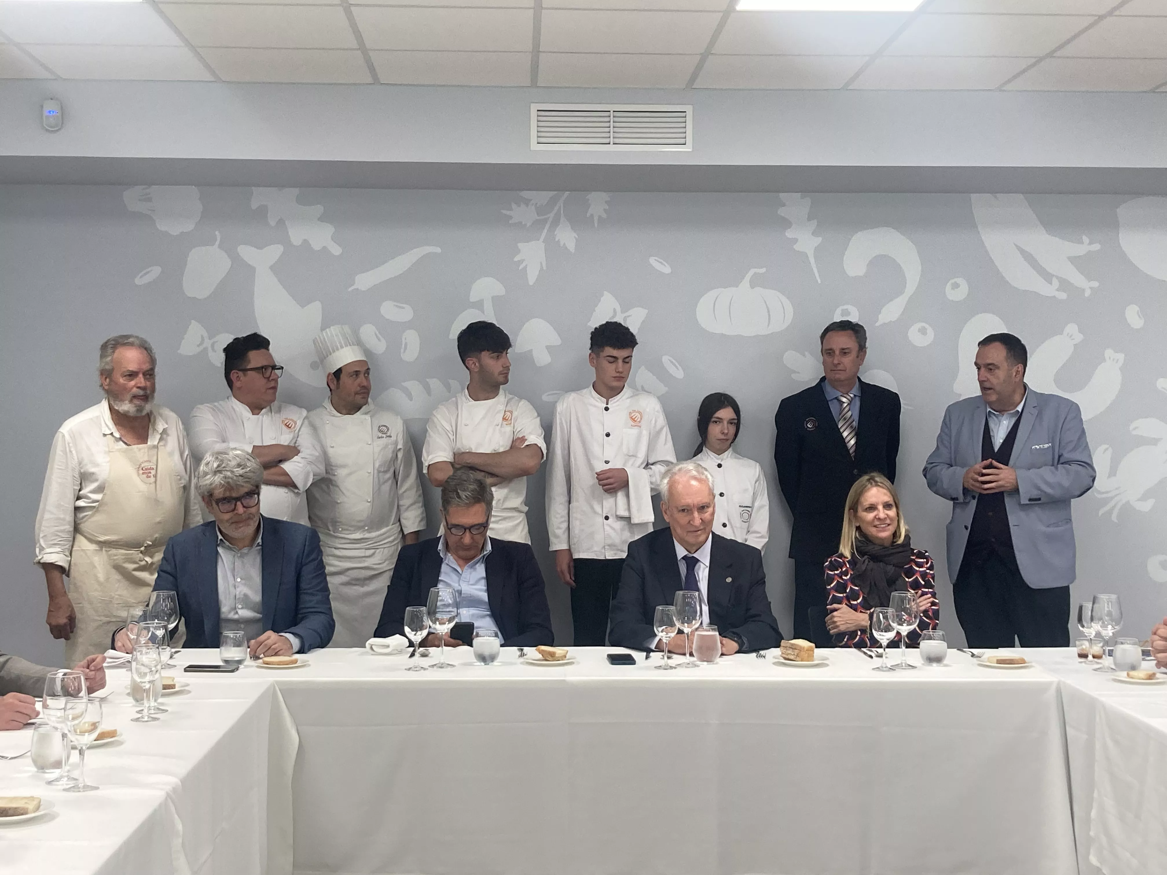 Recepción con comida en el Espacio Altoaragón dentro de los actos de la Academia Aragonesa de Gastronomía. Foto Vanessa Cano