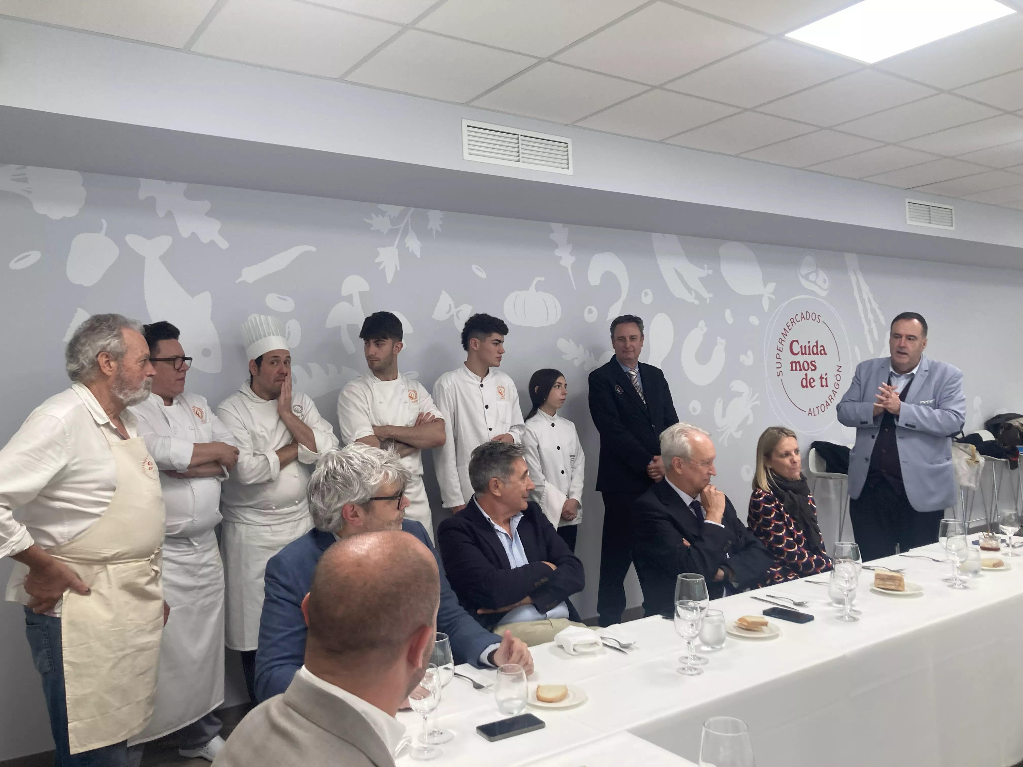 Recepción con comida en el Espacio Altoaragón dentro de los actos de la Academia Aragonesa de Gastronomía. Foto Vanessa Cano
