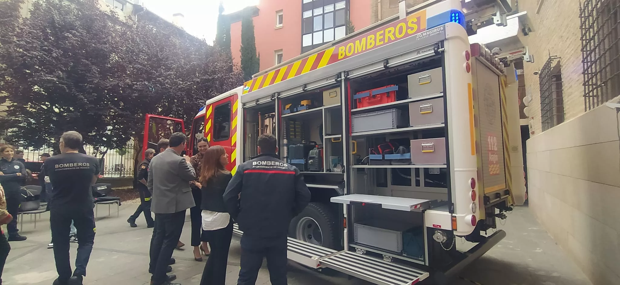 Presentación del nuevo camión del Parque de Bomberos de Huesca. Foto Joaquín Santafé