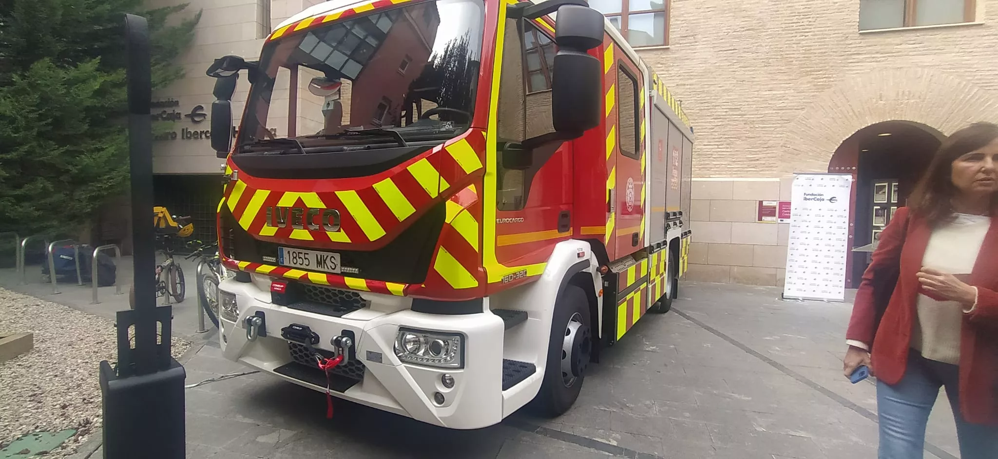 Nuevo camión de gran capacidad del Parque de Bomberos de Huesca. Foto Joaquín Santafé