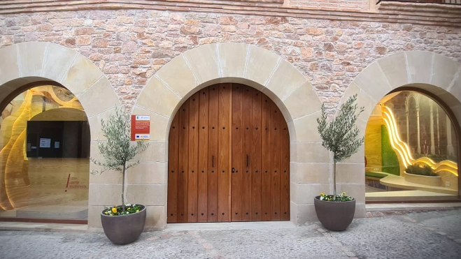 Exterior de la oficina de turismo de Alquézar. Exterior de la oficina de turismo de Alquézar.