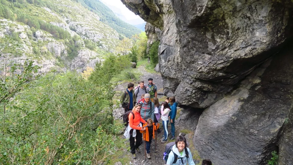 Los 31 senderistas de Pequeguara disfrutaron de una magnífica excursión por el valle de Bujaruelo.