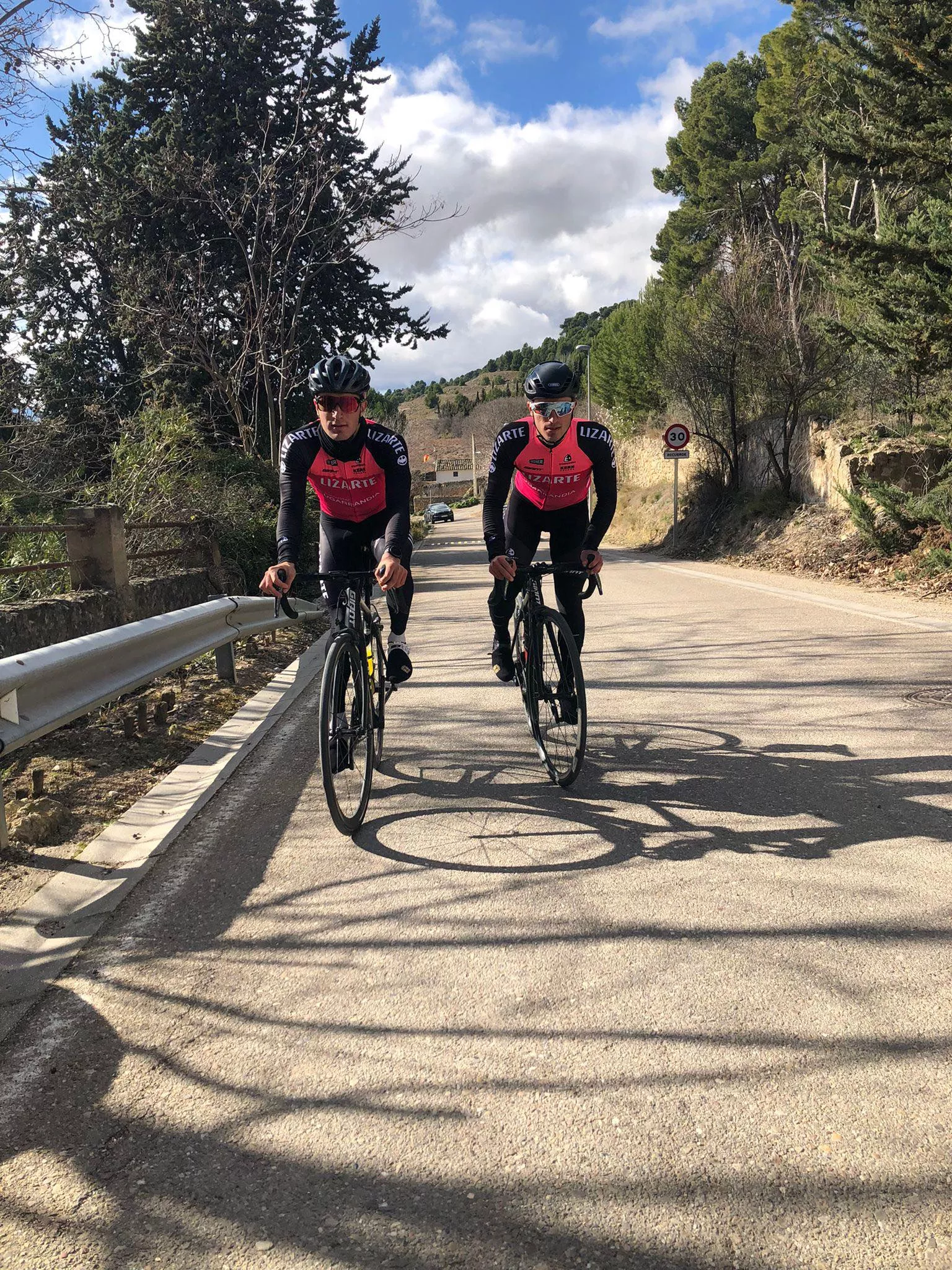 Los hermanos Unai y Hugo Aznar.