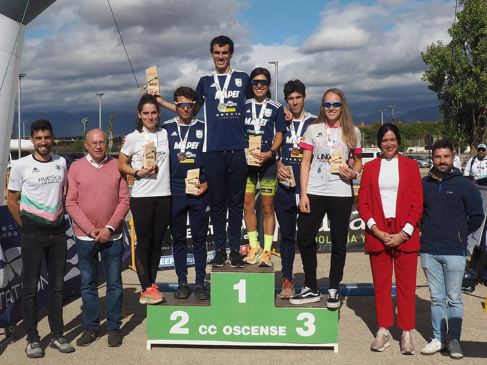 Podio femenino y masculino.