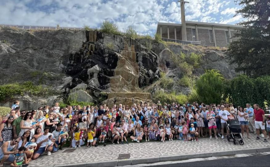 Participantes en el acto "Mi primer Santiago" de las fiestas de Sabiñánigo