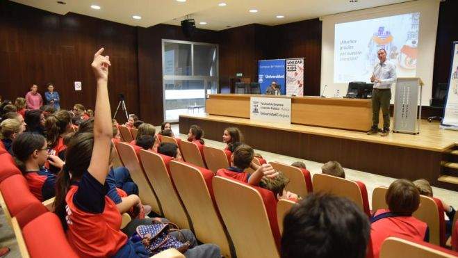 Actividad de Unizar Kids en el campus de Huesca Actividad de Unizar Kids en el campus de Huesca