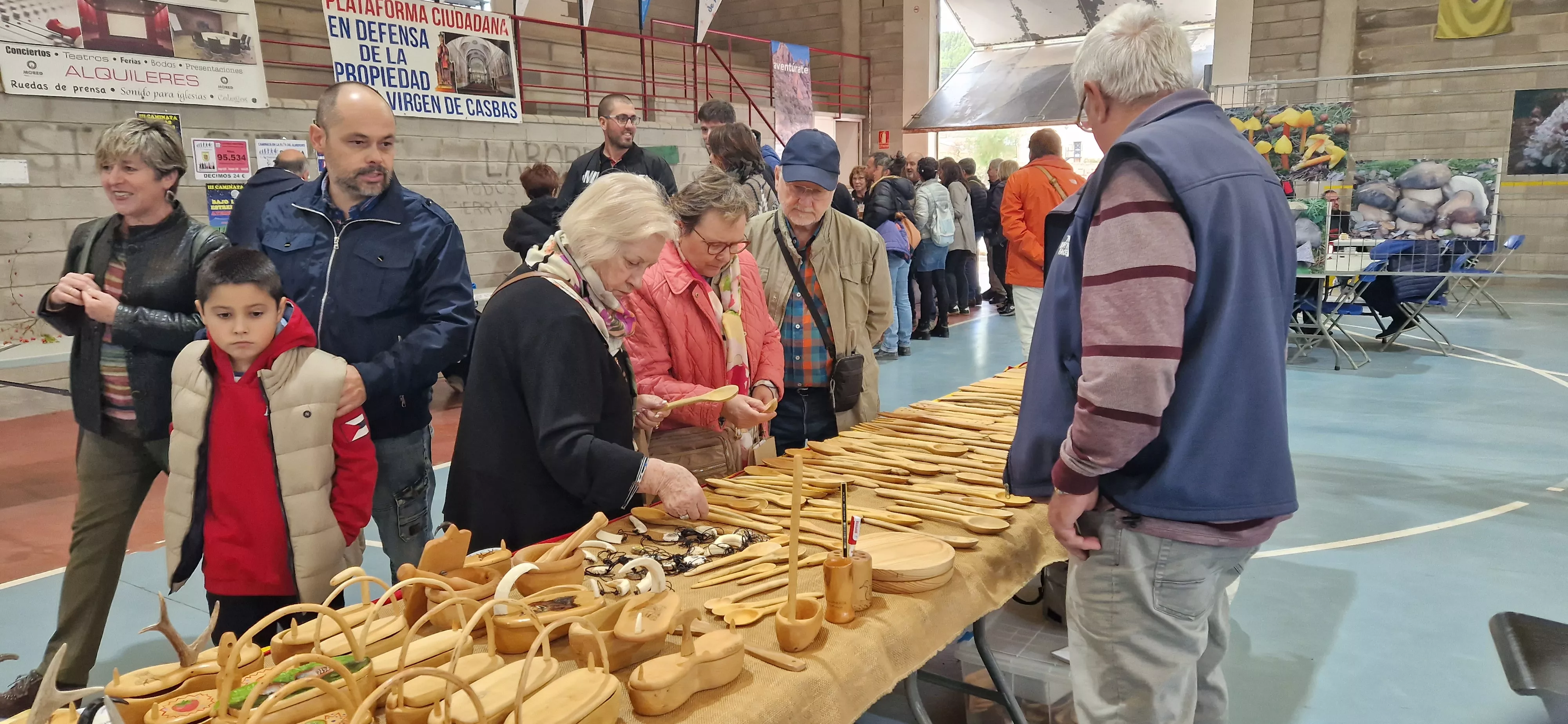 Enseres de cocina de boj. Exposición de setas, en la  XXXII Jornadas Micológicas de Ayerbe. Foto Myriam Martínez