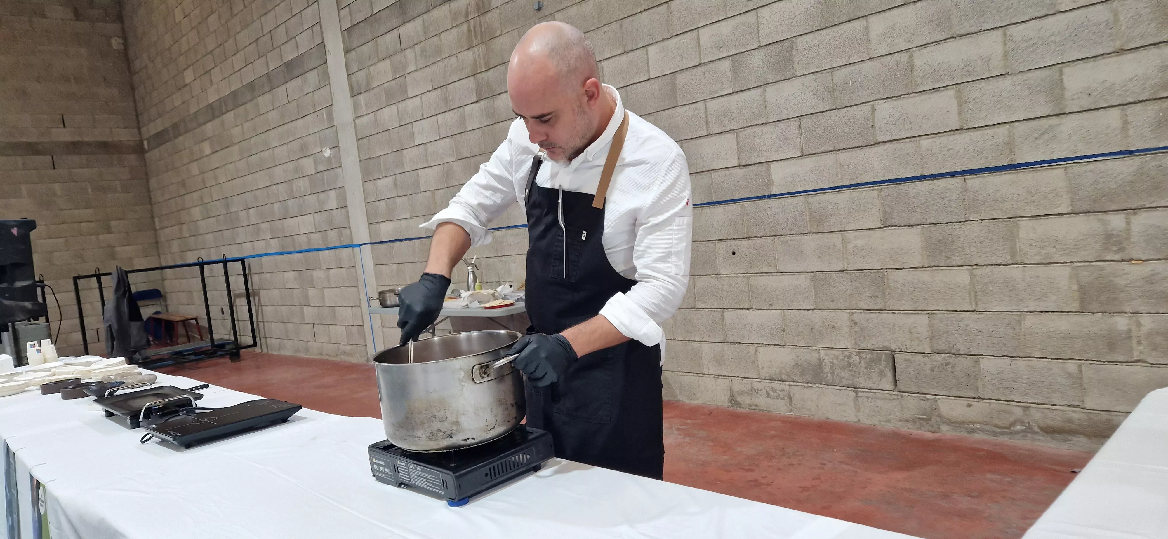 El chef Dani Sarasa, en las XXXII Jornadas Micológicas de Ayerbe. Foto Myriam Martínez