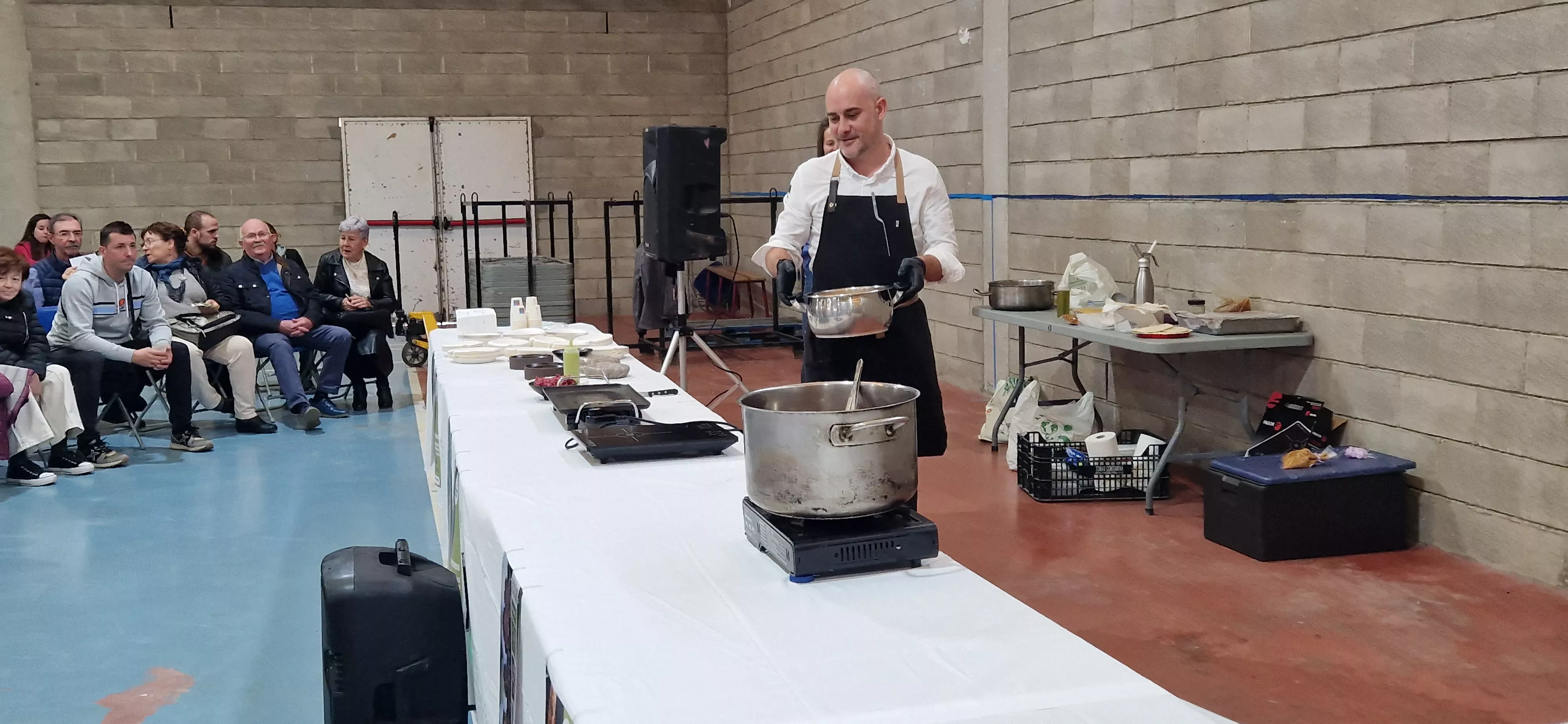 Show coocking con el chef Dani Sarasa.  XXXII Jornadas Micológicas de Ayerbe. Foto Myriam Martínez