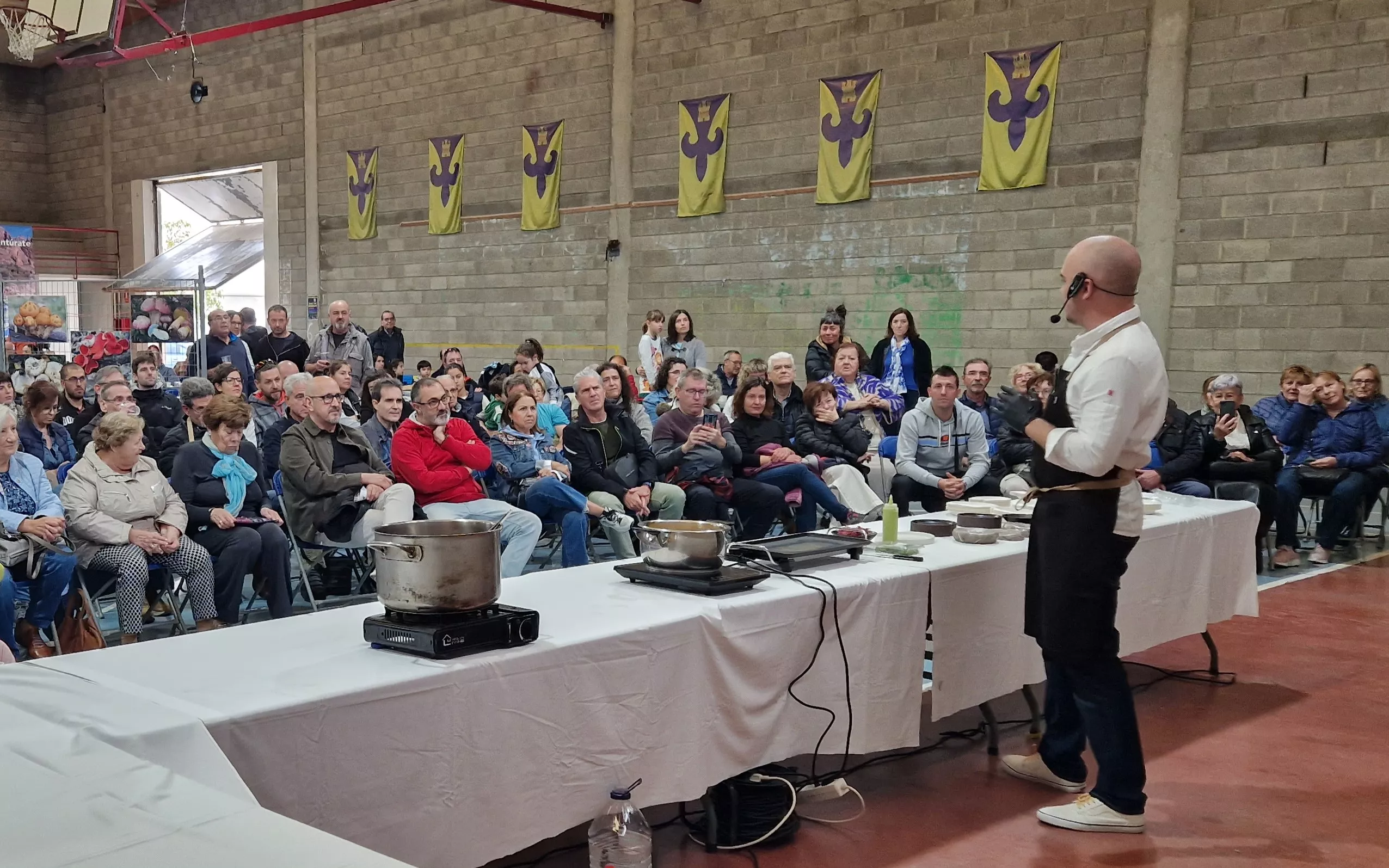Show coocking con el chef Dani Sarasa.  XXXII Jornadas Micológicas de Ayerbe. Foto Myriam Martínez