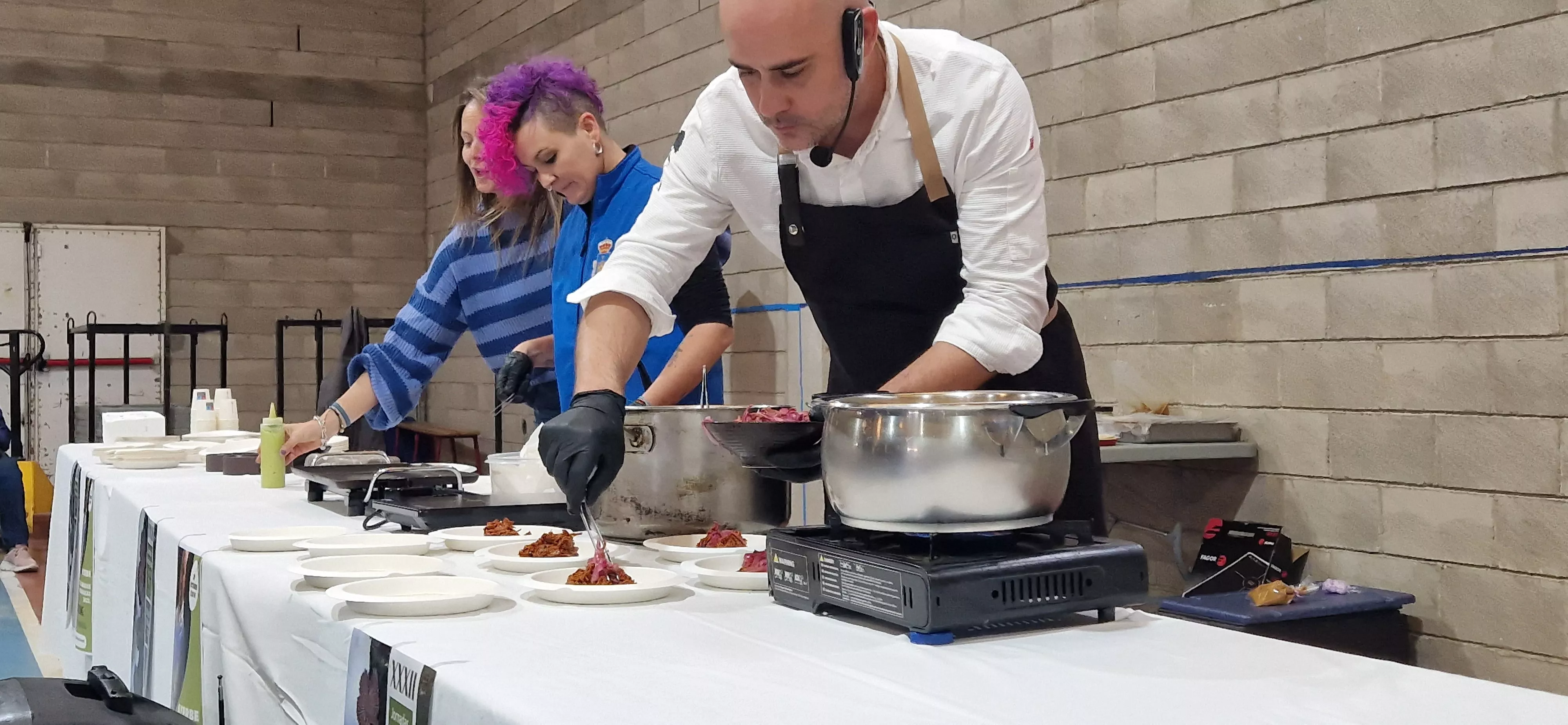 Show coocking con el chef Dani Sarasa.  XXXII Jornadas Micológicas de Ayerbe. Foto Myriam Martínez