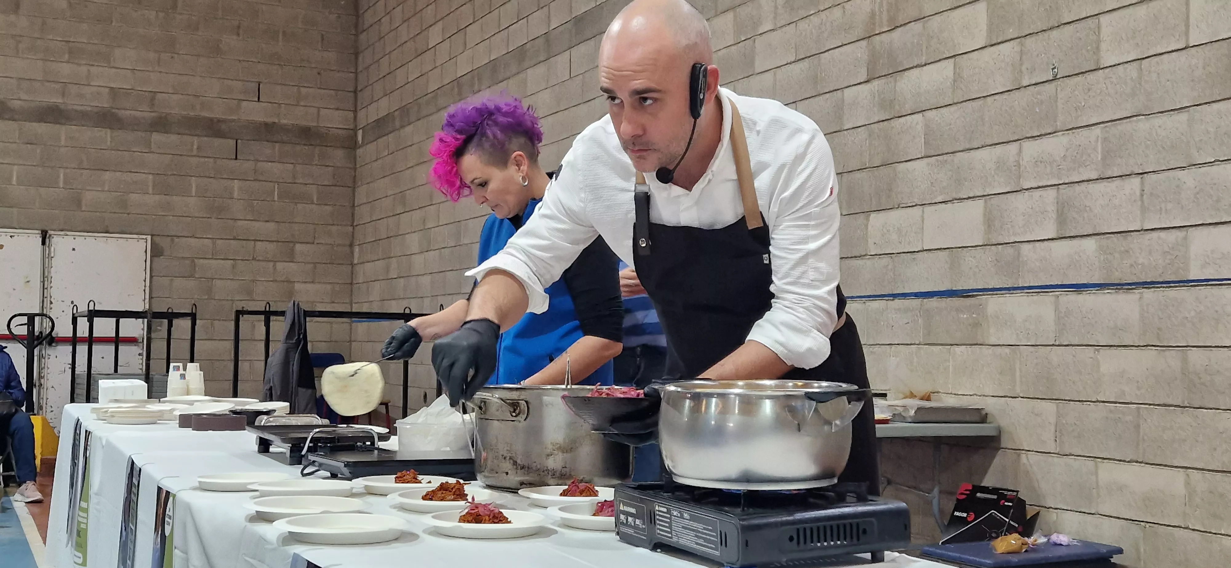 Show coocking con el chef Dani Sarasa.  XXXII Jornadas Micológicas de Ayerbe. Foto Myriam Martínez