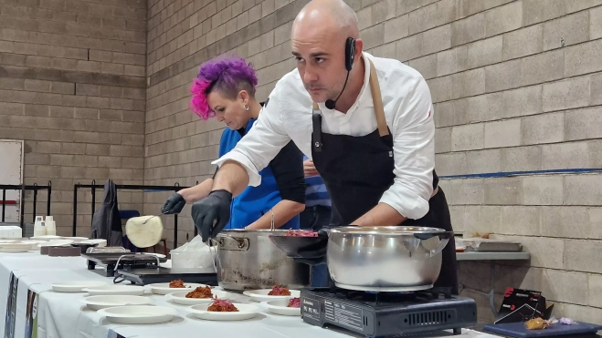Show coocking con el chef Dani Sarasa.XXXII Jornadas Micológicas de Ayerbe. Foto Myriam Martínez Show coocking con el chef Dani Sarasa.XXXII Jornadas Micológicas de Ayerbe. Foto Myriam Martínez