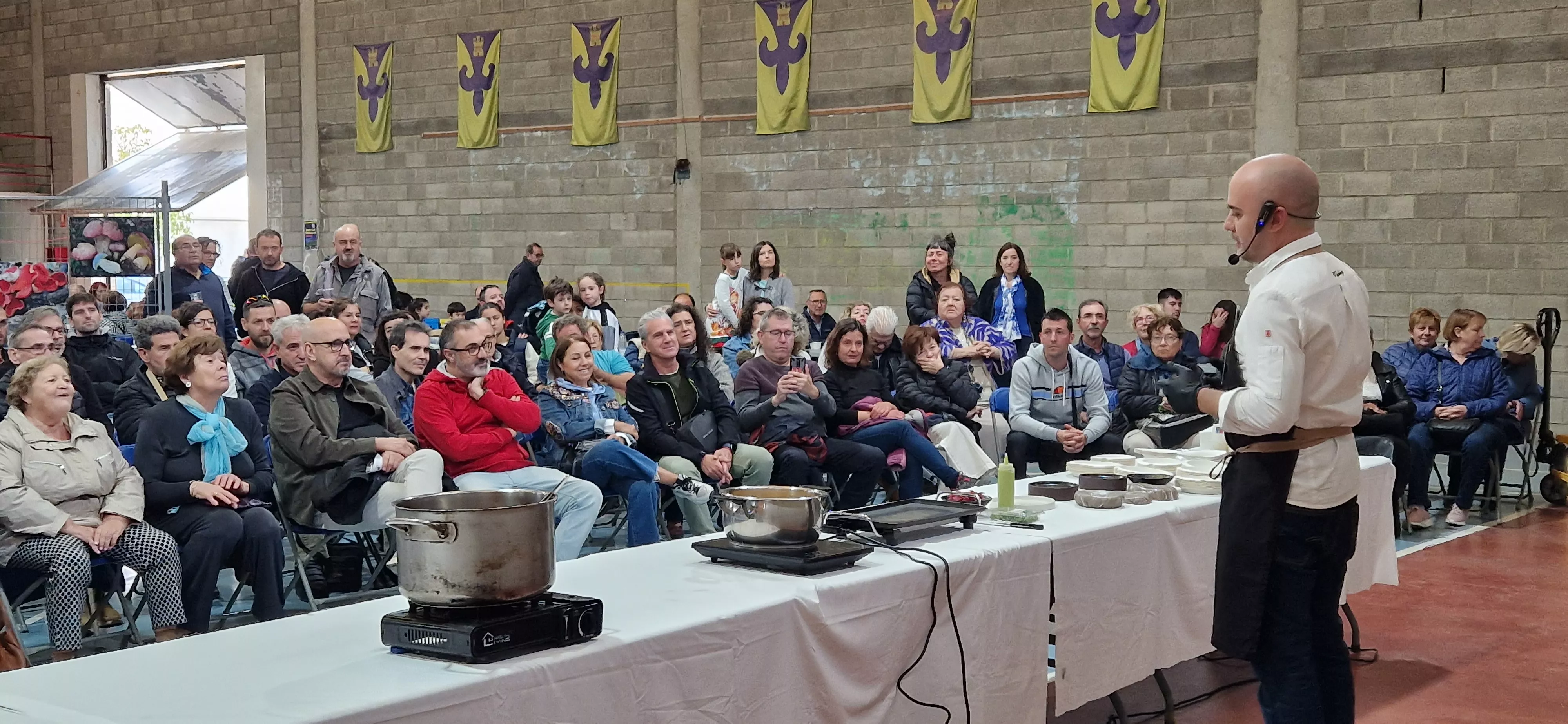 El chef Dani Sarasa, en las XXXII Jornadas Micológicas de Ayerbe. Foto Myriam Martínez