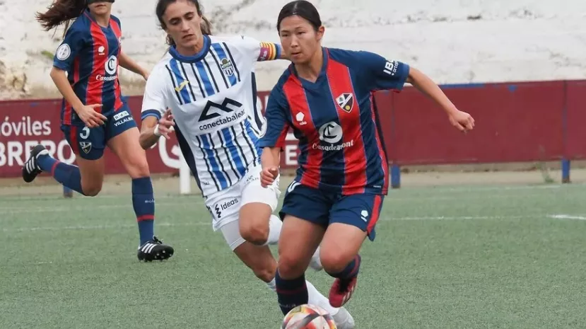 Un momento del Huesca 1-0 Atlético Baleares de este domingo en San Jorge.