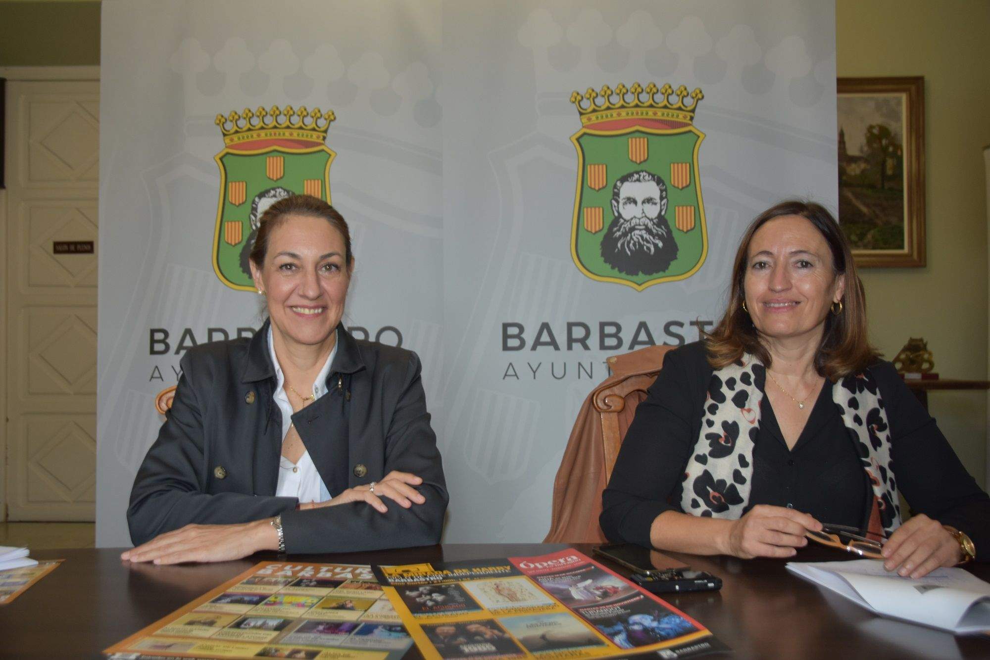 Blanca Galindo y Ana Escartín en la presentación de la programación cultural de otoño.