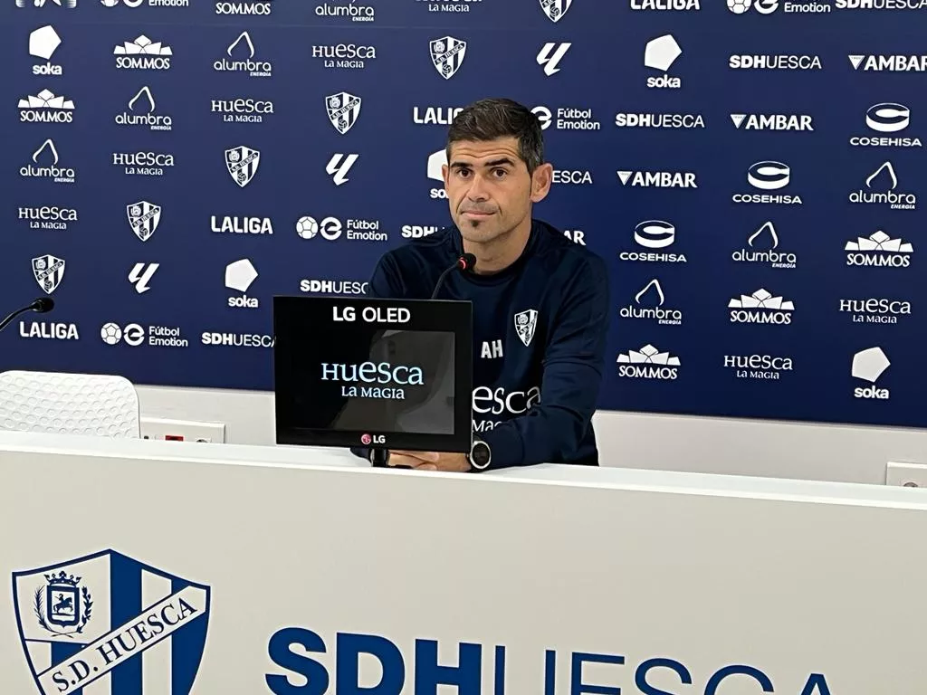 Antonio Hidalgo, entrenador del Huesca: "No queda otra que levantarse".