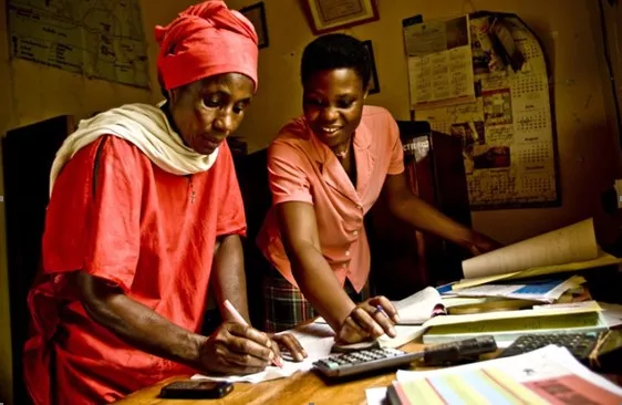 Productoras de café de la Cooperativa Ankole en Uganda. Un mundo cada vez más vulnerable a la pobreza. Foto: Pablo Tosco / Oxfam Intermón