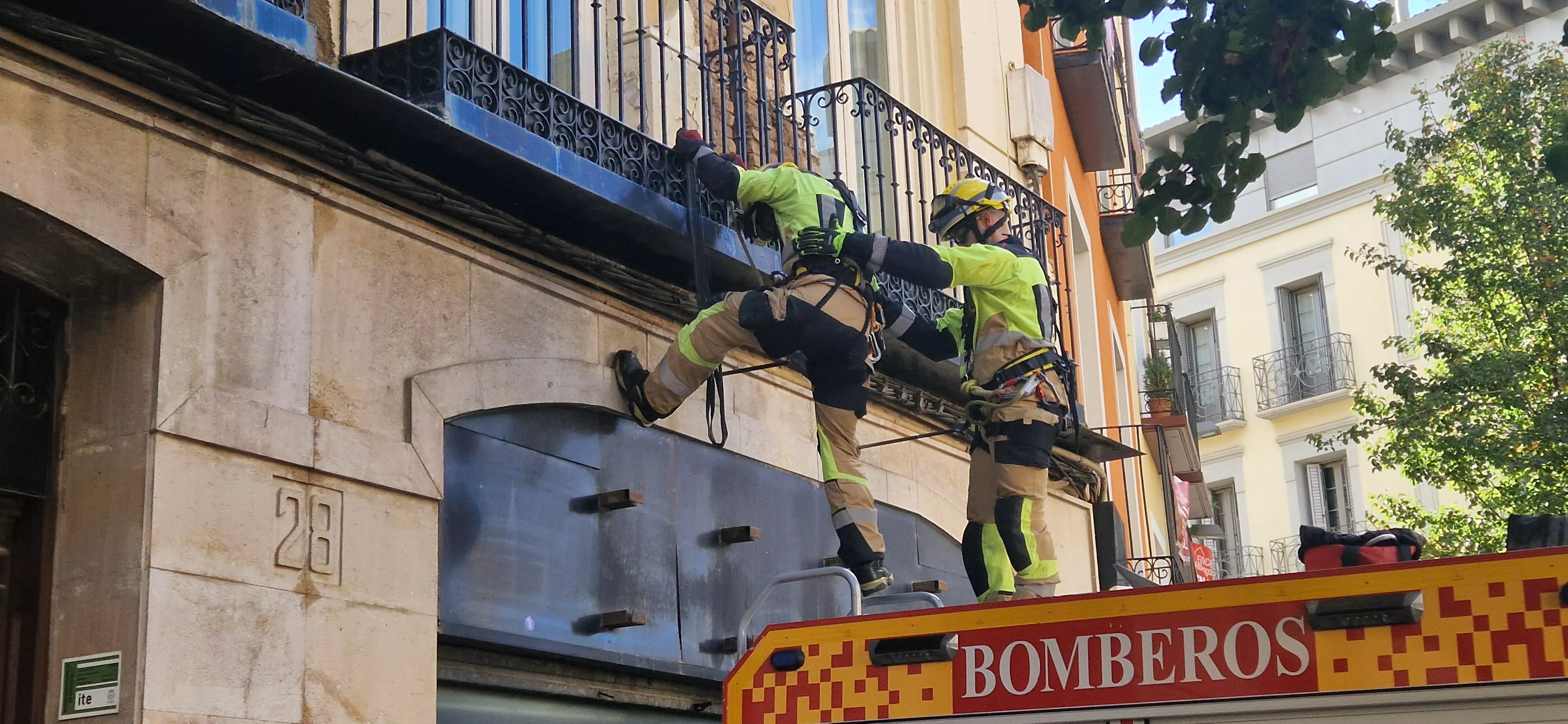 Imagen de archivo de una actuación de los Bomberos de Huesca. Foto Myriam Martínez 