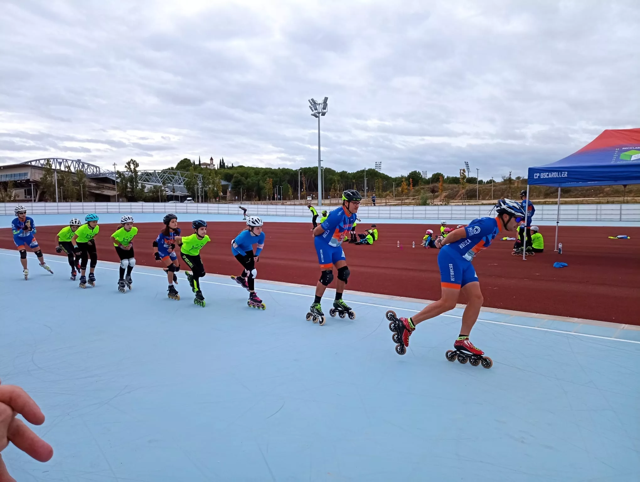 Imagen del entrenamiento en la puesta de largo de la nueva pista de patinaje