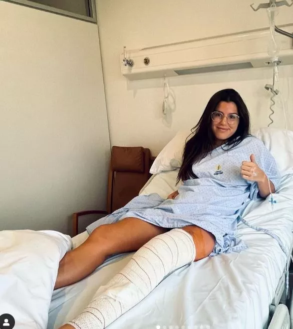 Eva Rico, tras ser operada de la rotura de menisco.