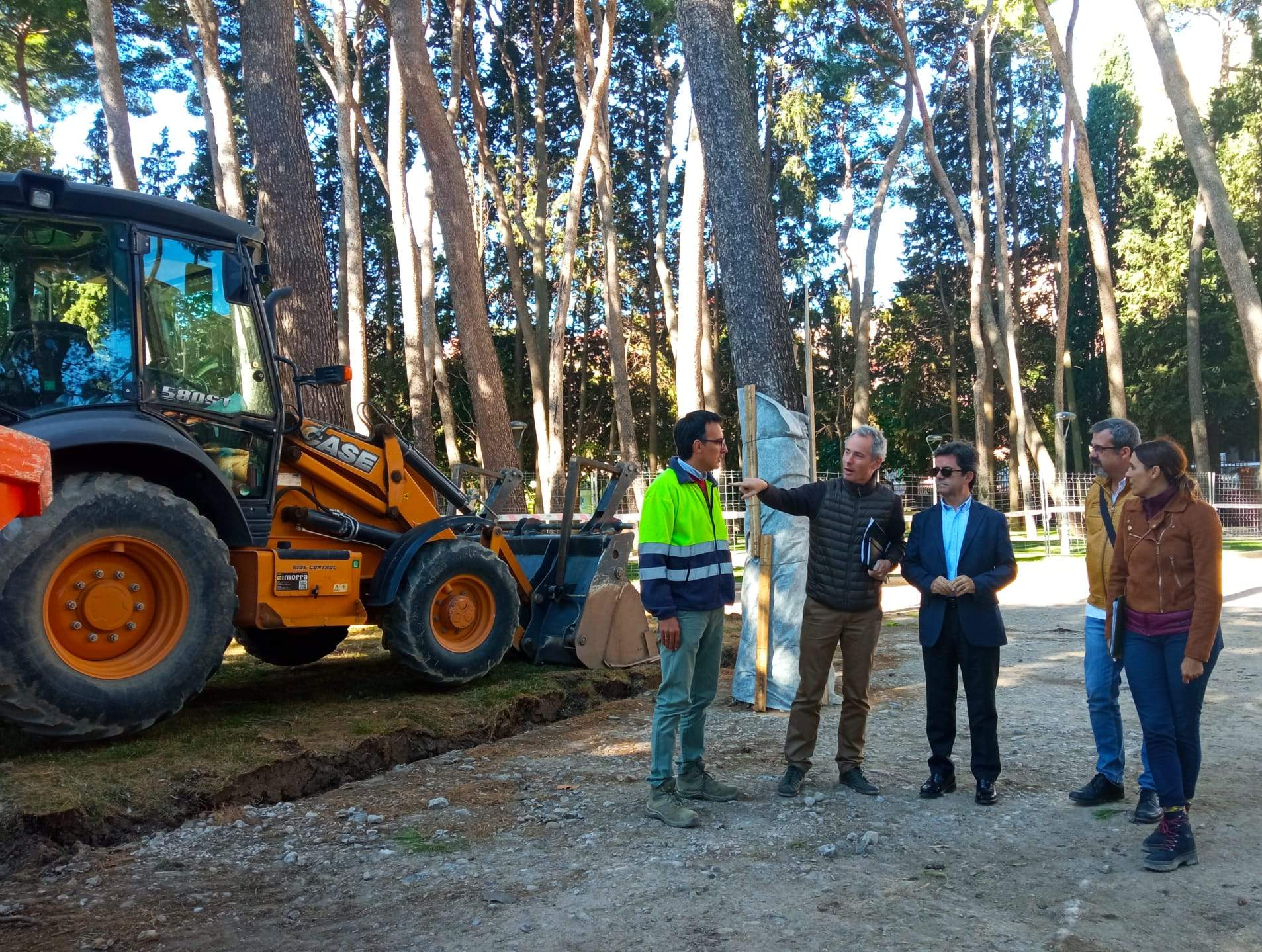 El alcalde Luis Felipe ha visitado las obras de reurbanización de viales en el parque Miguel Servet