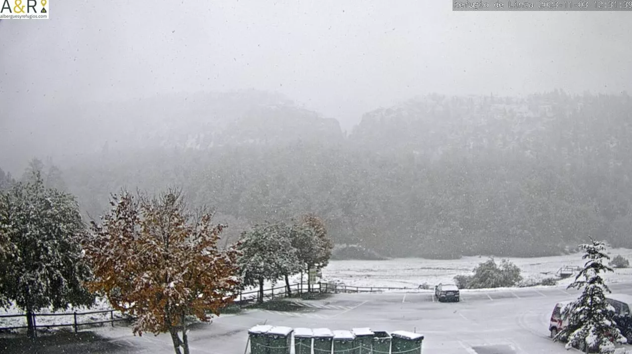Nevando en el refugio de Linza.