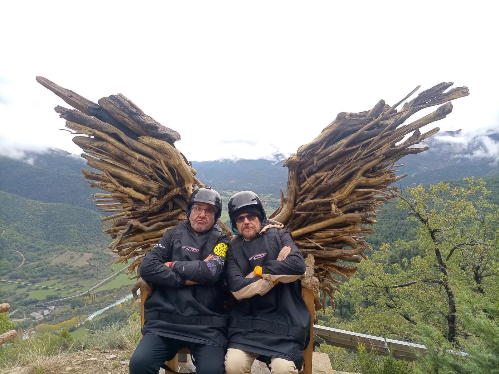 Florentino Fernández y Santiago Segura disfrutaron de la Tirolina Ordesa Pirineos de Fiscal.