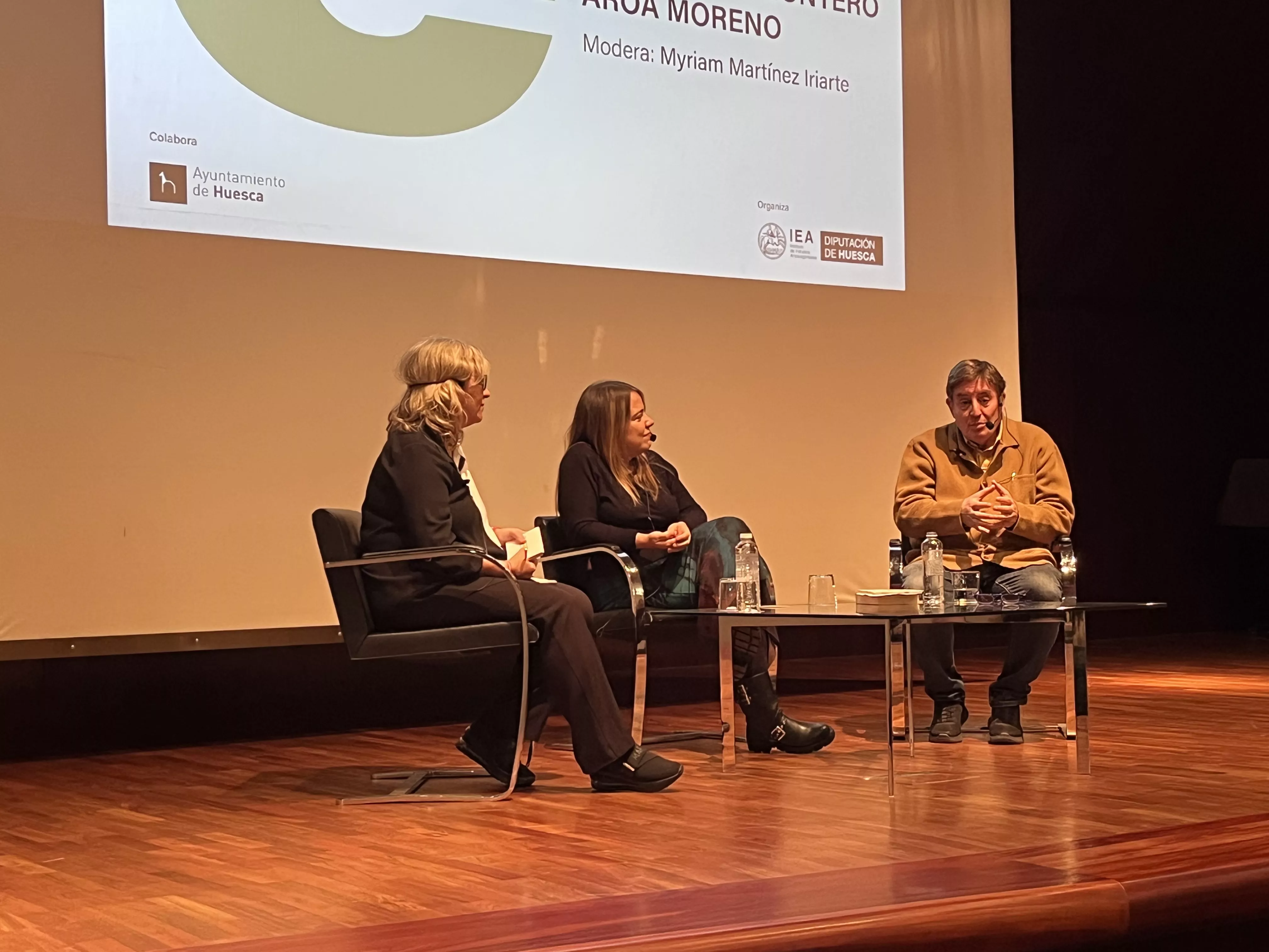 Myriam Martínez, Aroa Moreno y Luis García Moreno en el salón de actos de la DPH. Foto Mercedes Manterola