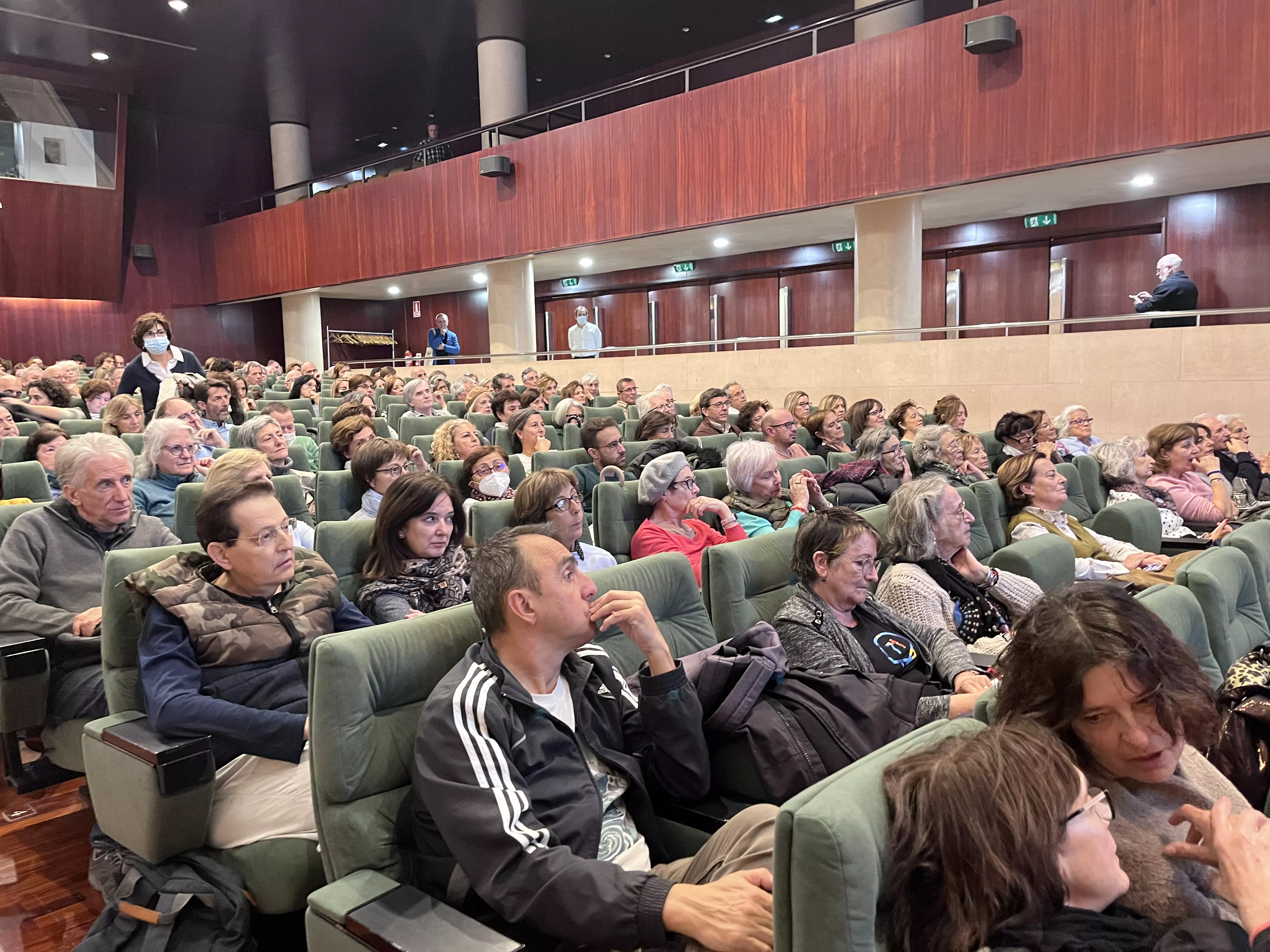 Público asistente al diálogo entre Luis García Montero y Aroa Moreno. Foto Mercedes Manterola
