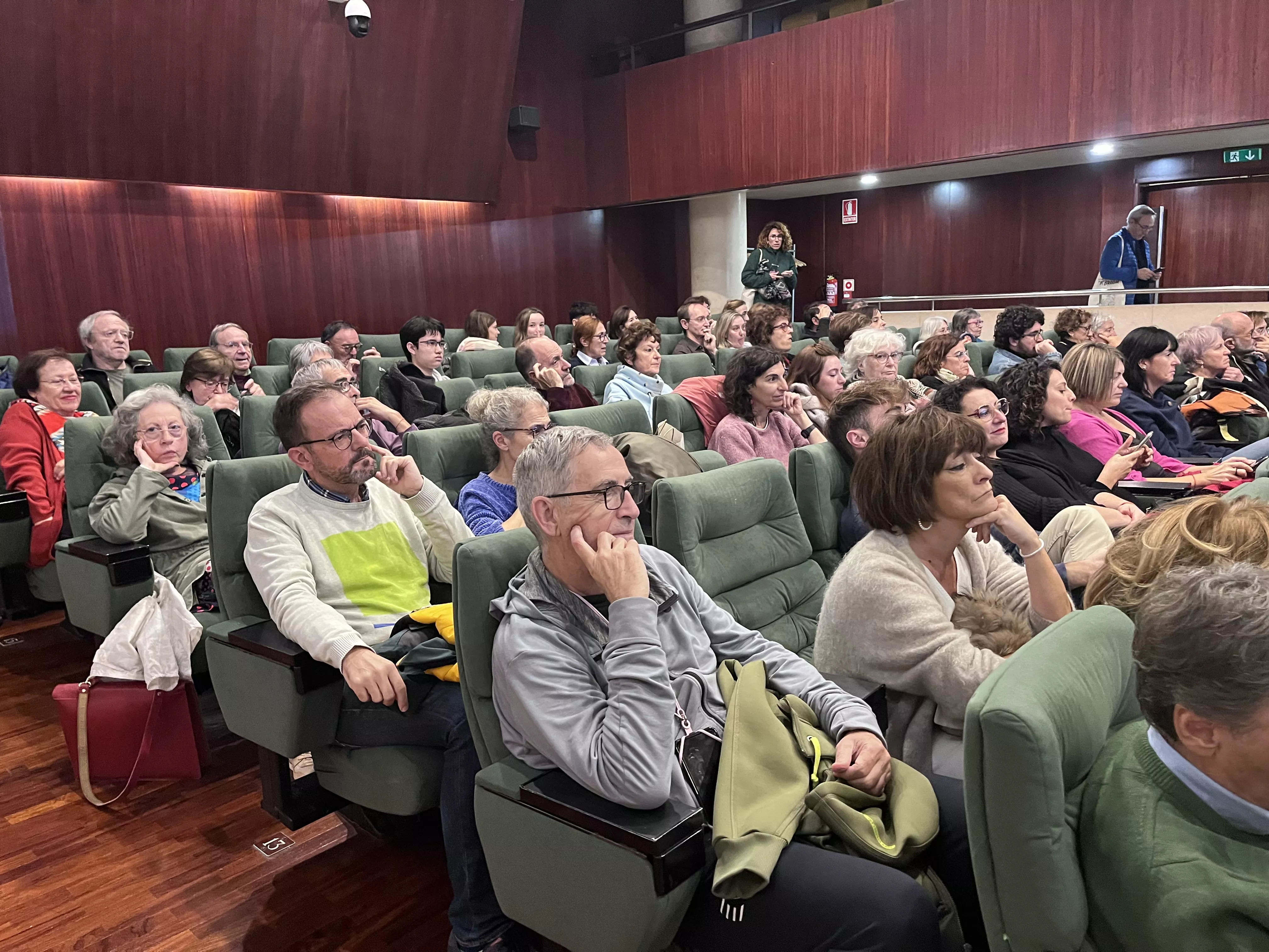 Público asistente al diálogo entre Luis García Montero y Aroa Moreno. Foto Mercedes Manterola