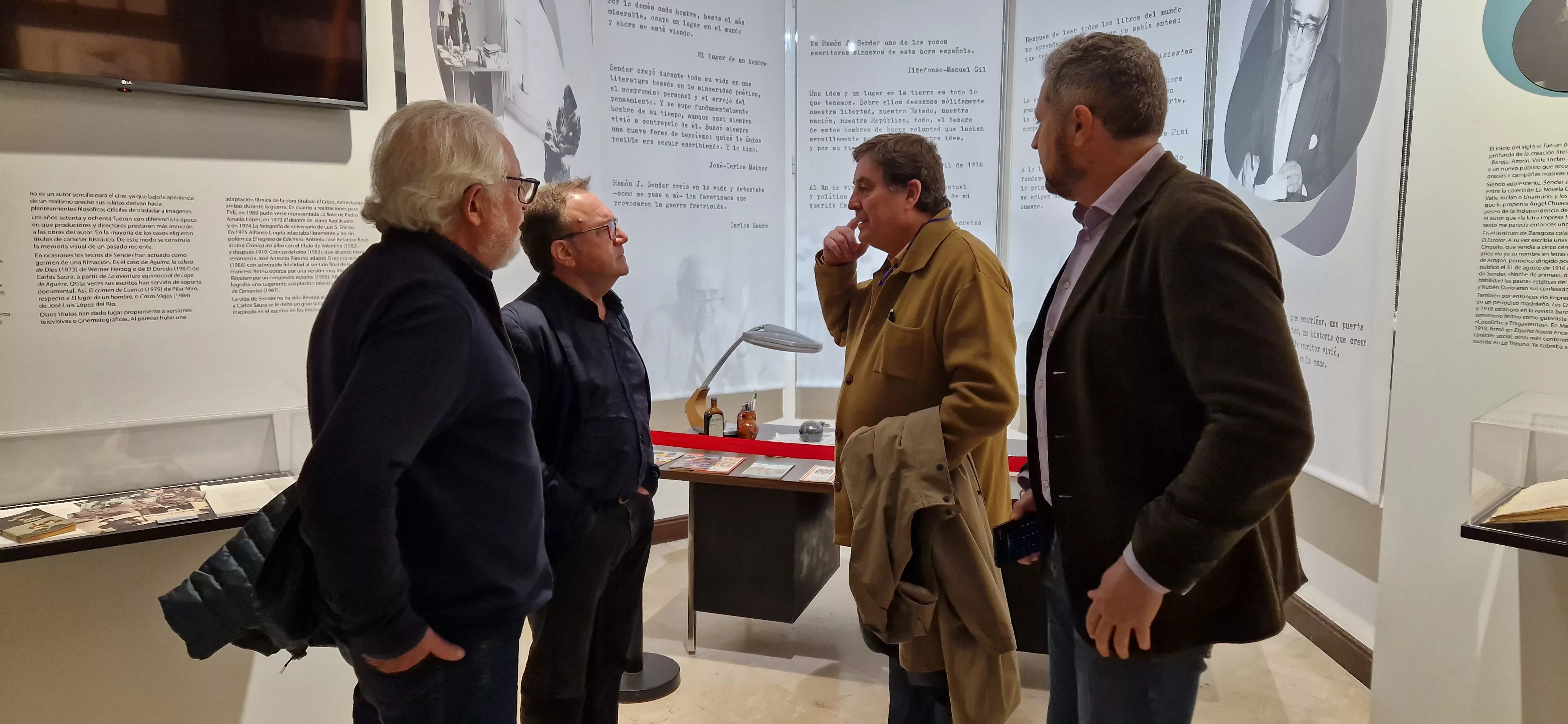 Luis García Montero y Aroa Moreno visitaron previamente el Instituto de Estudios Altoaragoneses. Foto Myriam Martínez