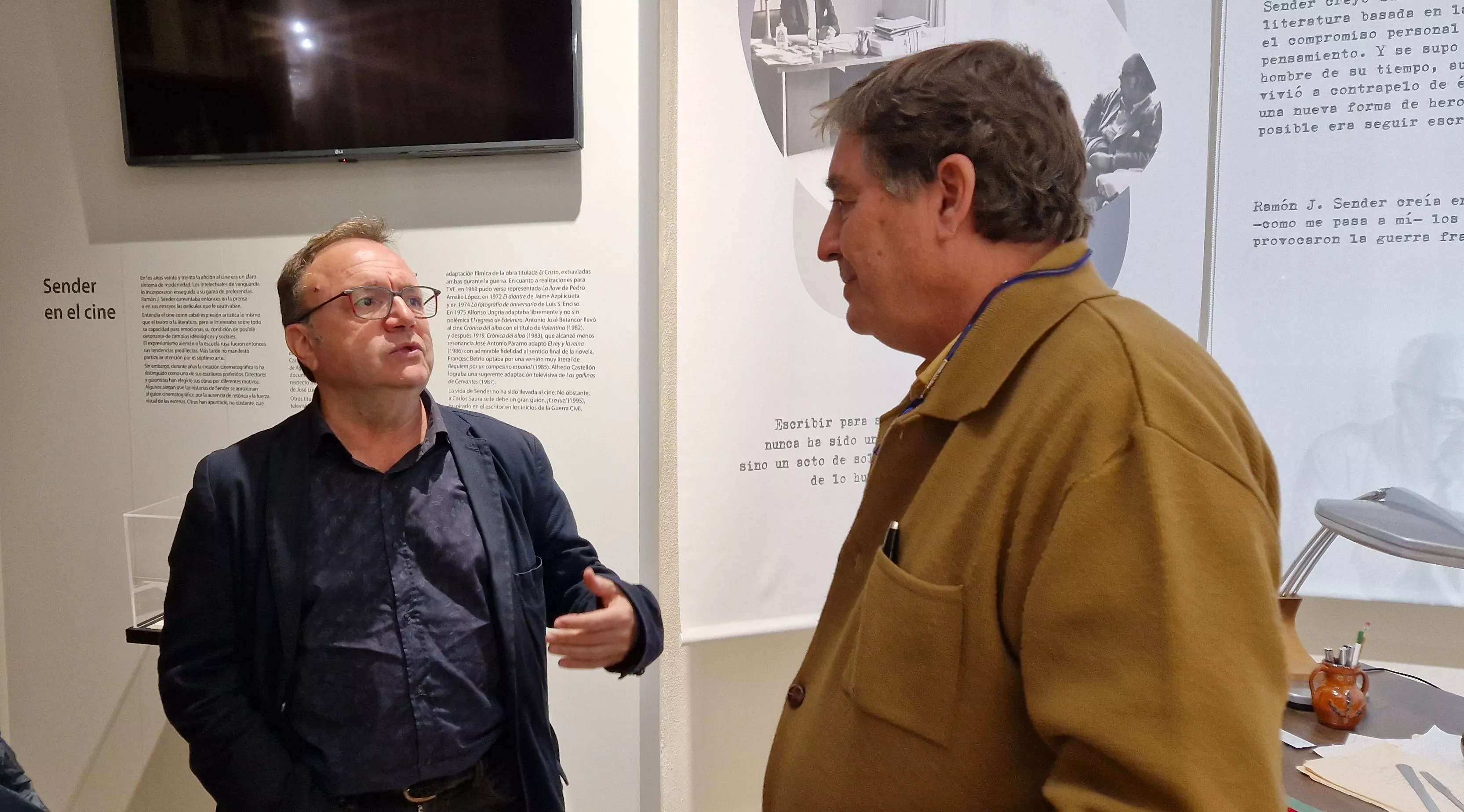 Luis García Montero y Aroa Moreno visitaron previamente el Instituto de Estudios Altoaragoneses. Foto Myriam Martínez