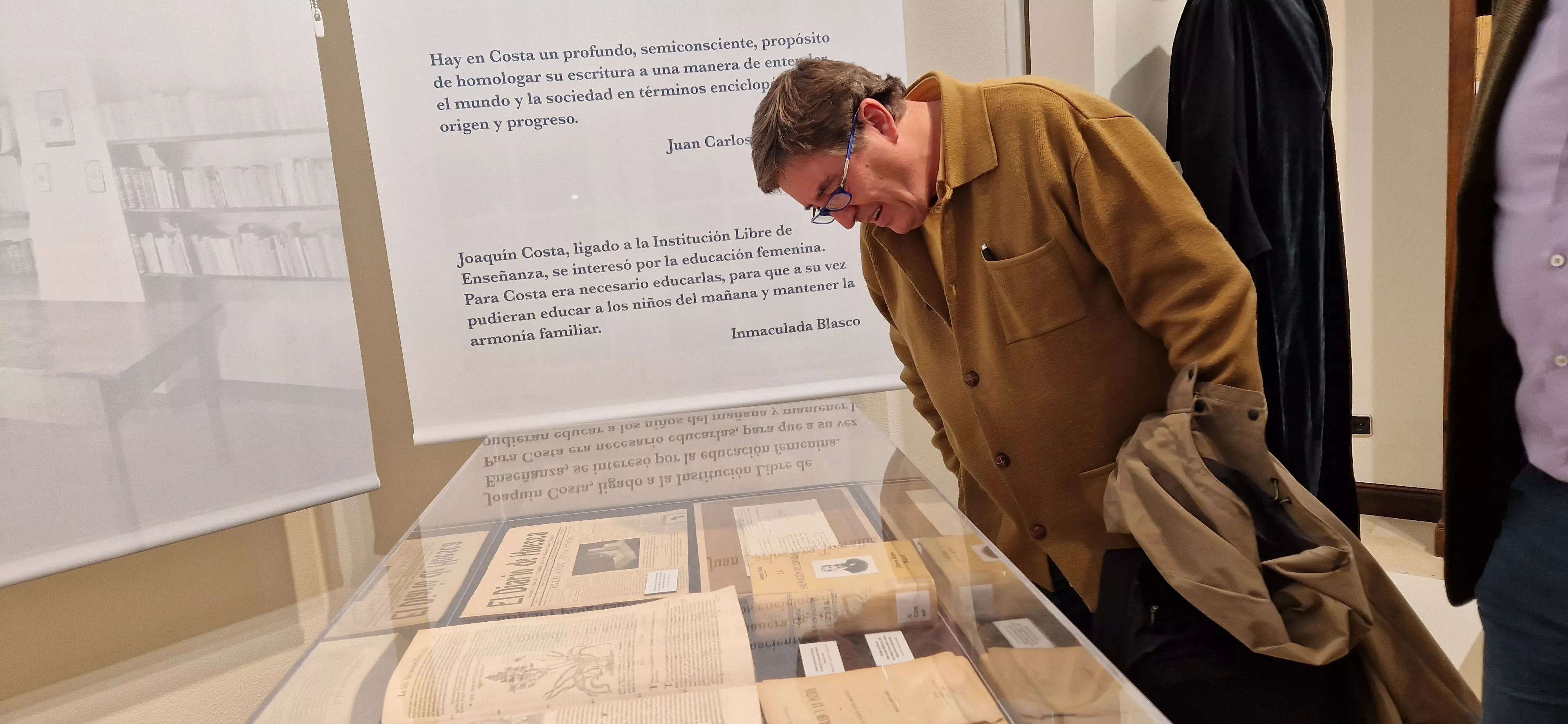 Luis García Montero y Aroa Moreno visitaron previamente el Instituto de Estudios Altoaragoneses. Foto Myriam Martínez
