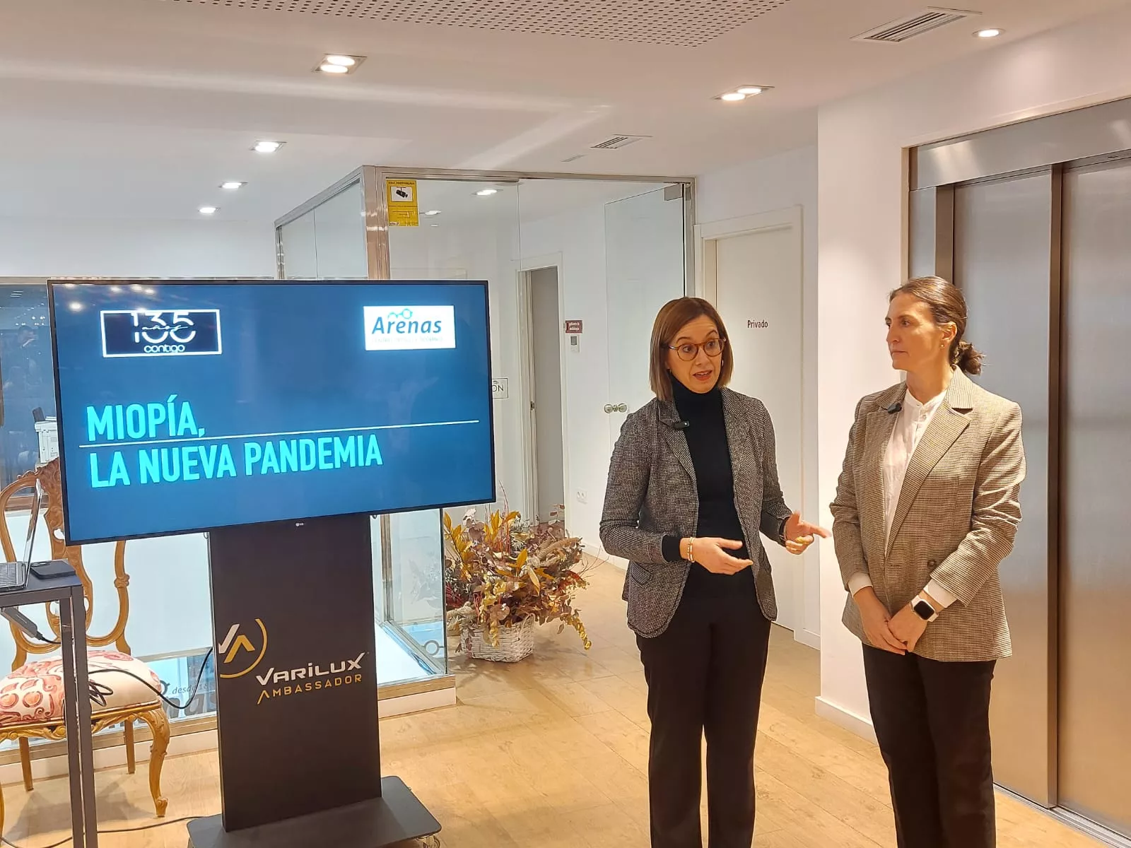 Conferencia de Nunila Gómez de Liaño en Óptica Arenas