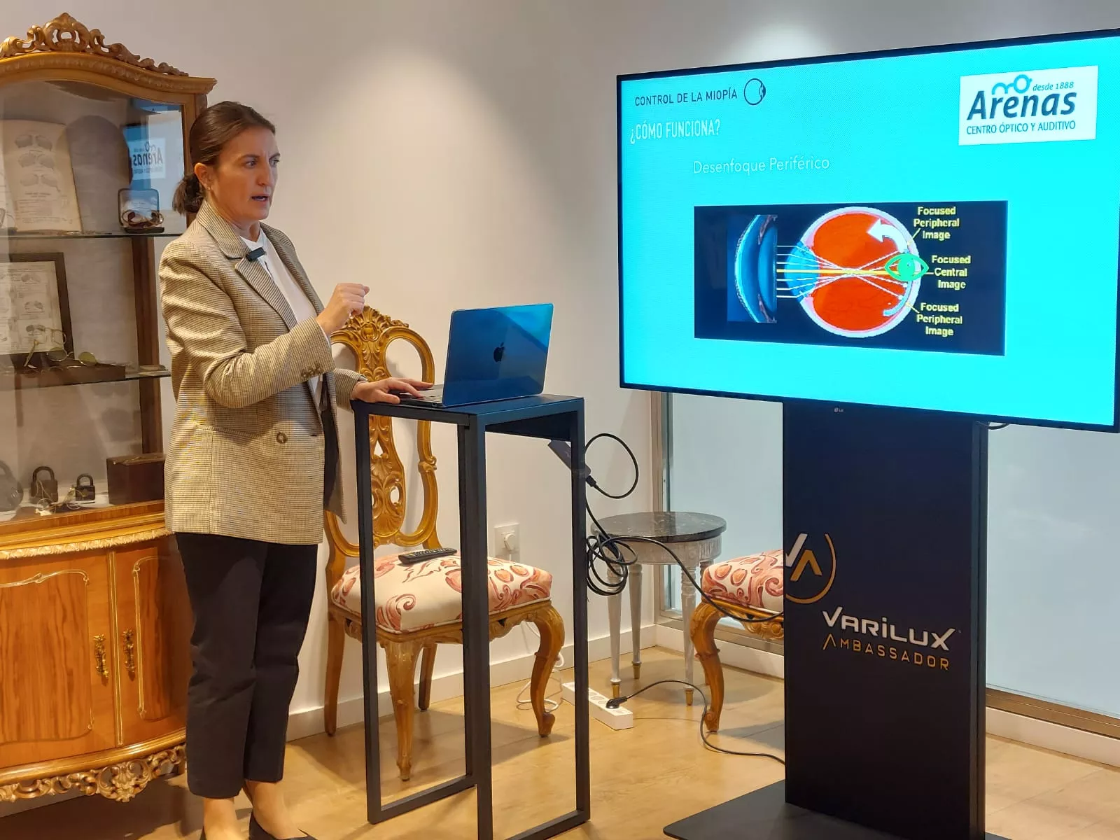 Conferencia de Nunila Gómez de Liaño en Óptica Arenas