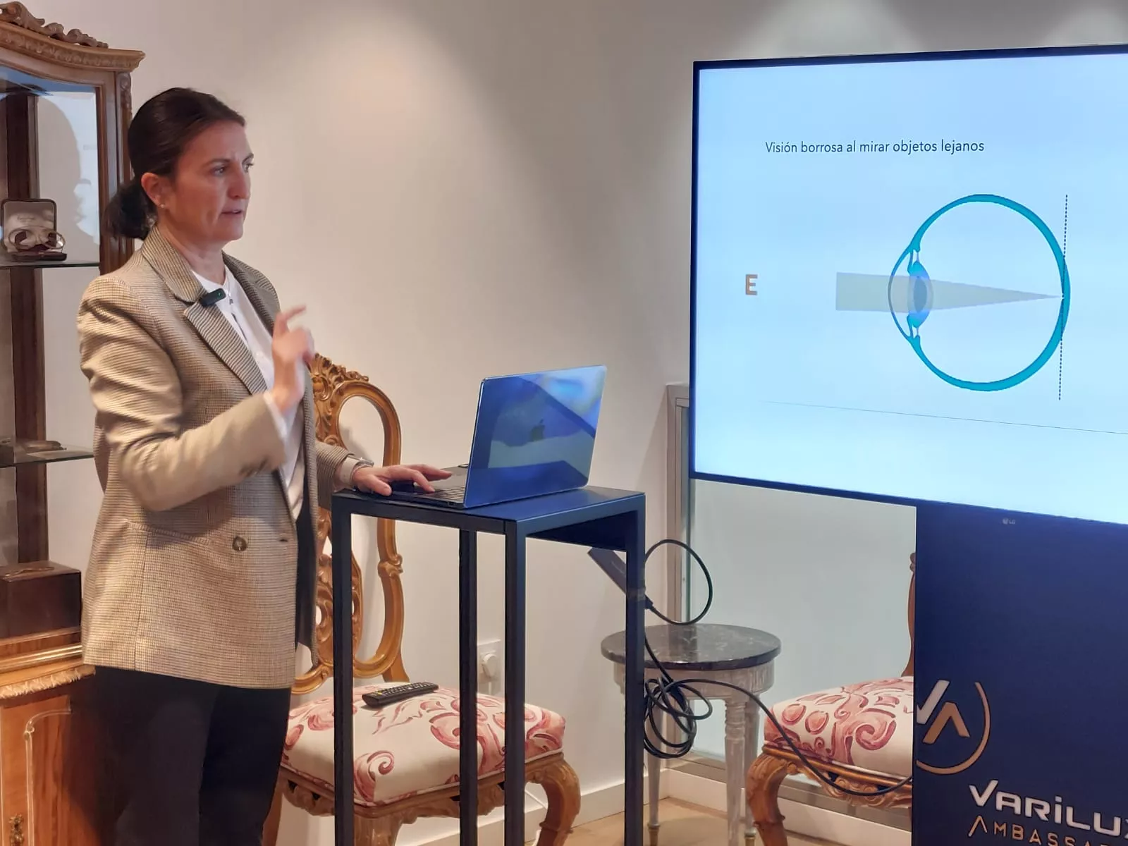 Conferencia de Nunila Gómez de Liaño en Óptica Arenas