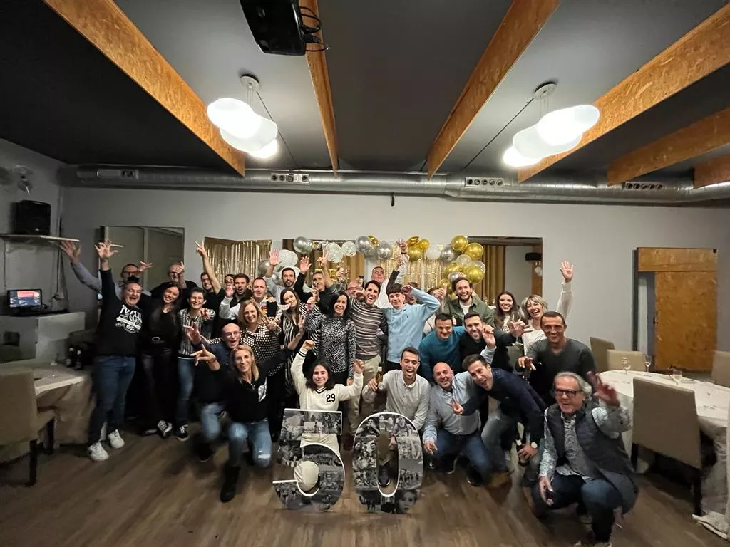 Foto de familia en el 50 cumpleaños de Eliseo Martín.