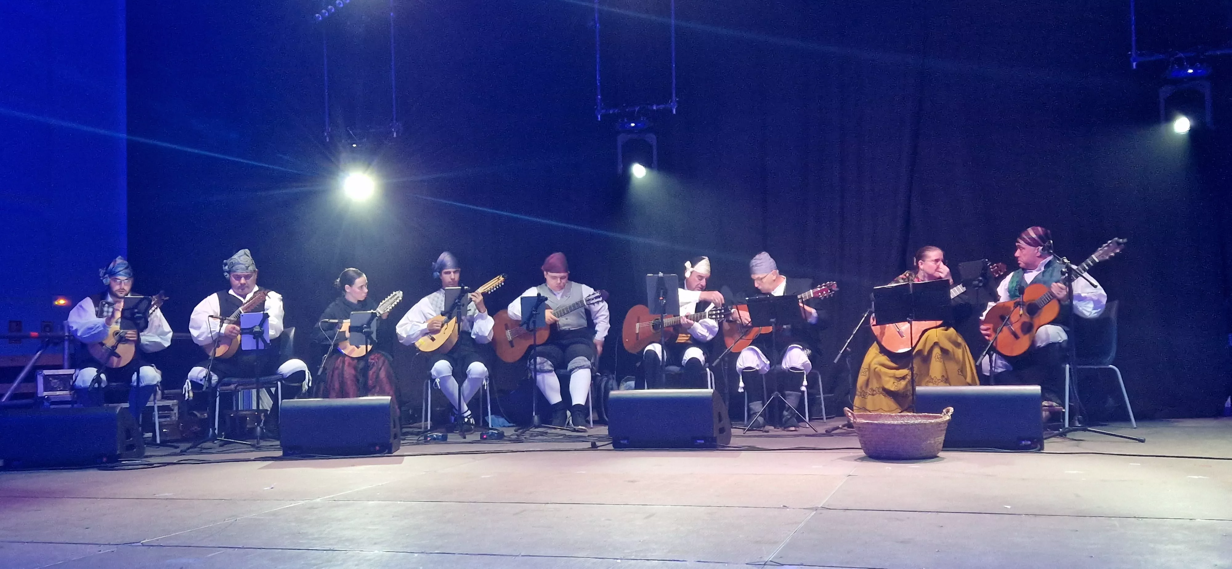 Actuación de Elenco, en la presentación de las Mairalesas y Mainate del barrio de San Martín. Foto Myriam Martínez