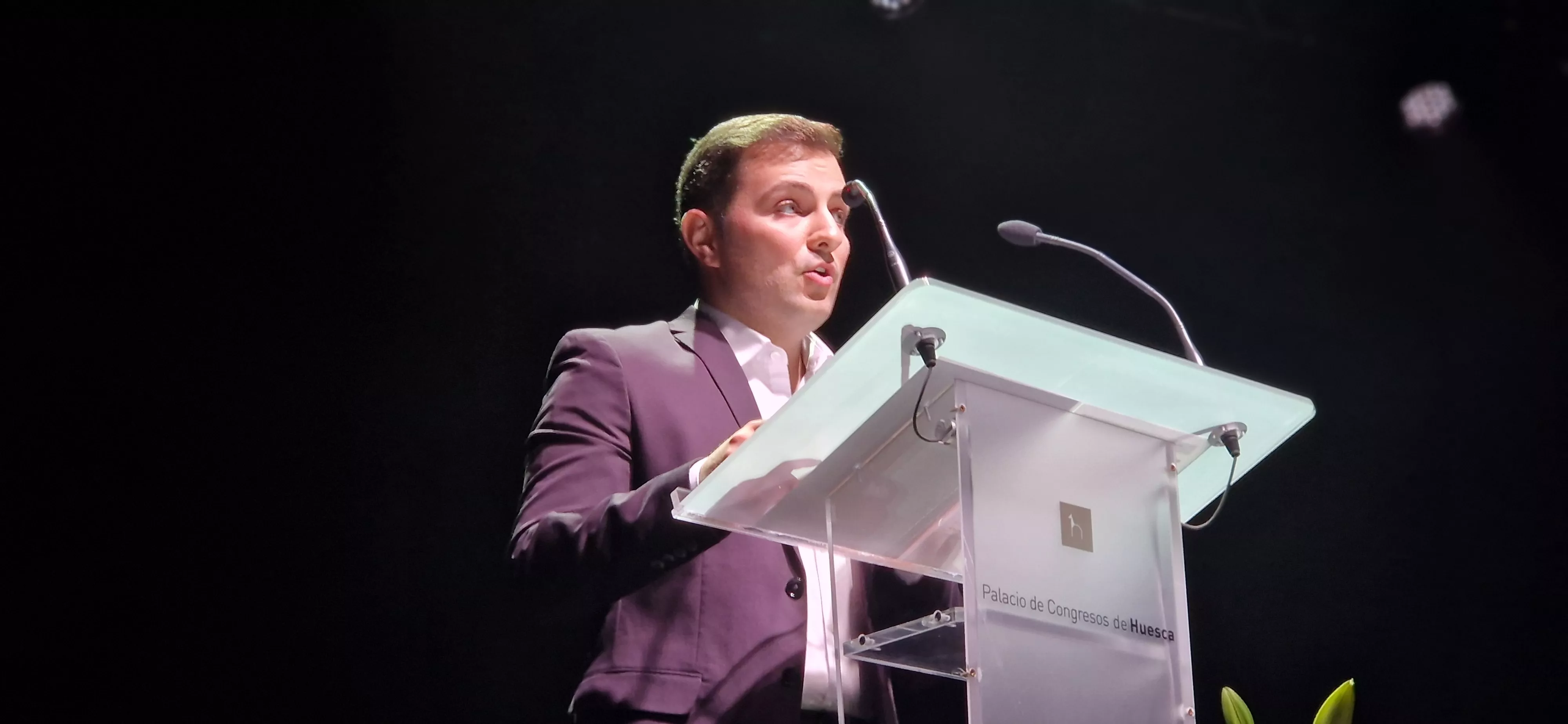 Javier Cao ha conducido la presentación de las Mairalesas y Mainate del barrio de San Martín. Foto Myriam Martínez