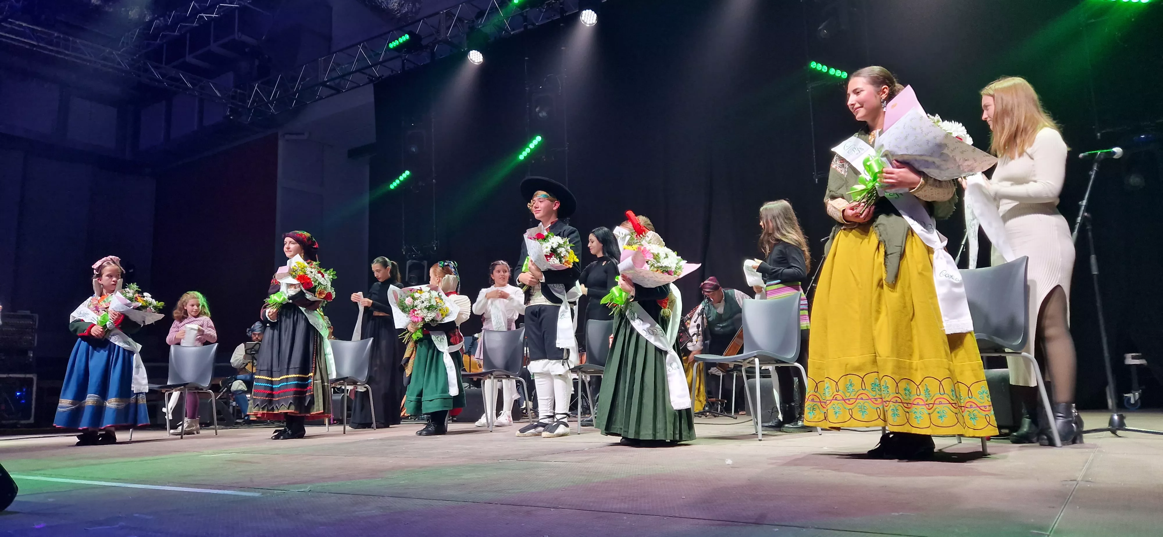 Presentación de las Mairalesas y Mainate del barrio de San Martín. Foto Myriam Martínez