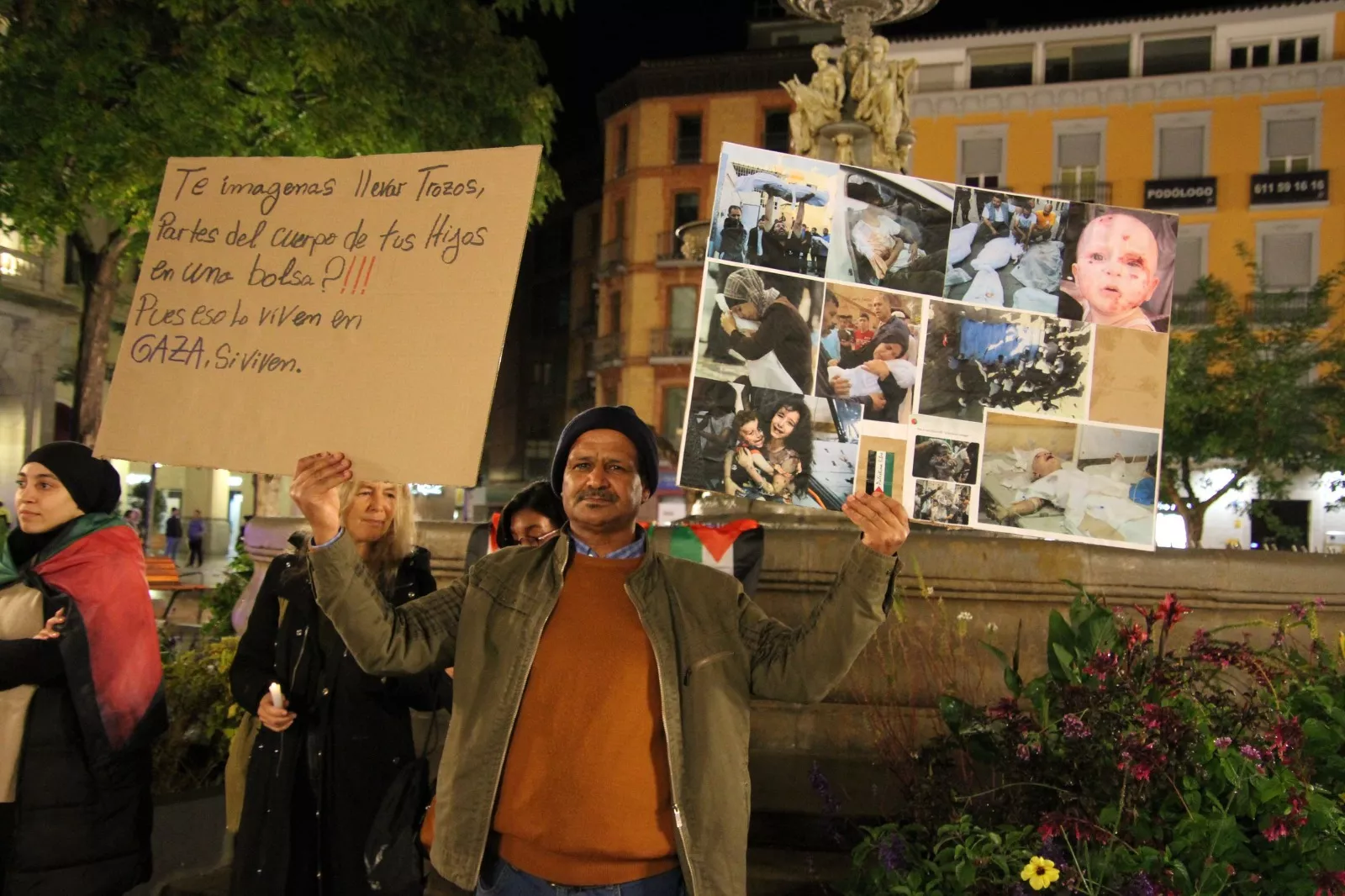 Vigilia por Palestina en la plaza de Navarra de Huesca. Foto Carlos Neofato